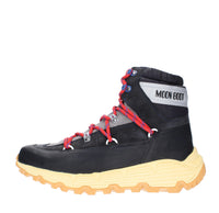 Scarponcini modello TECH HIKER di MOON BOOT, in nabuk e pelle scamosciata idrorepellente 