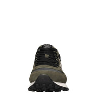Sneakers in camoscio e tessuto 