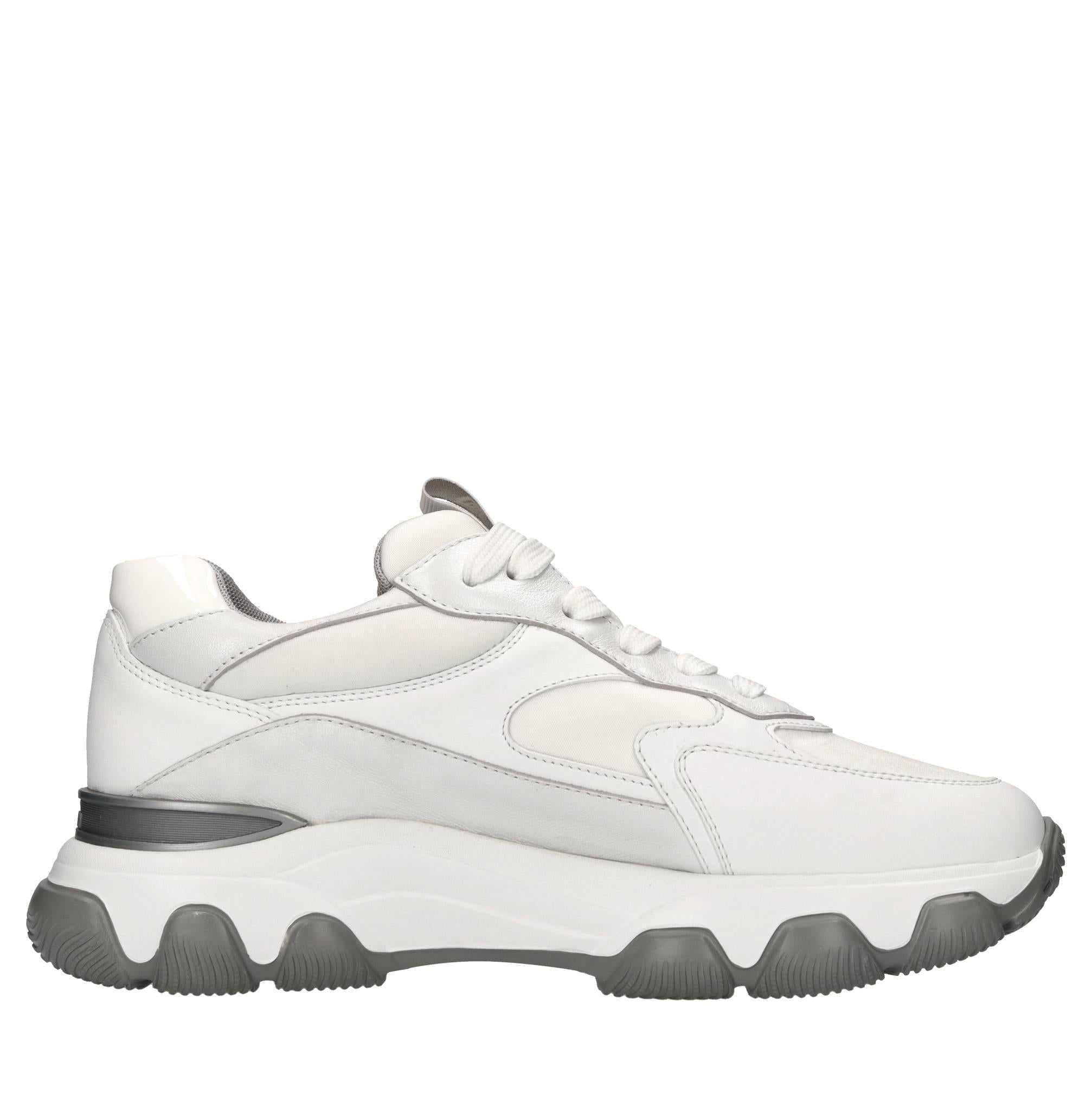 Sneakers in pelle e tessuto 