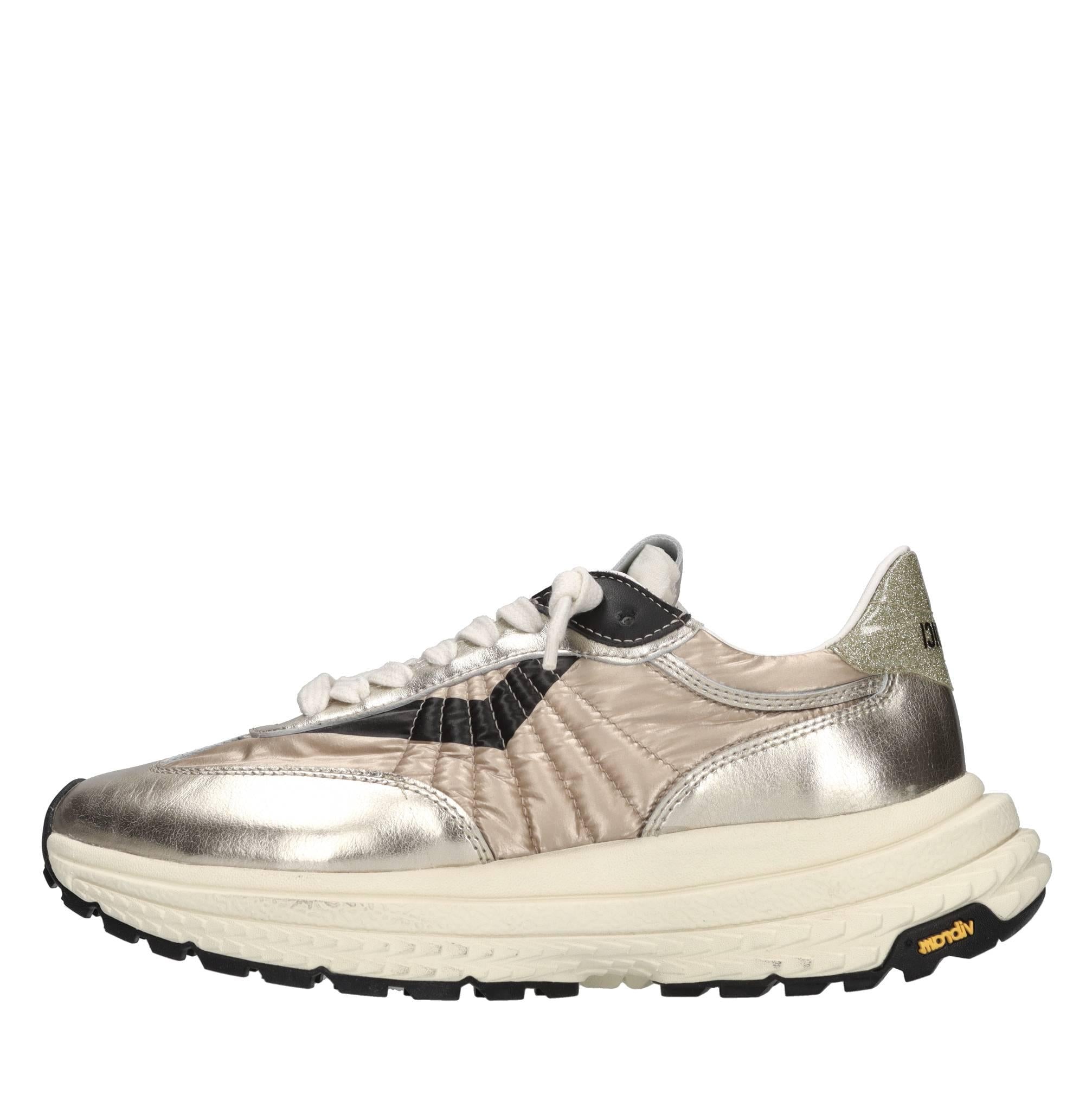 Sneakers in pelle e tessuto 