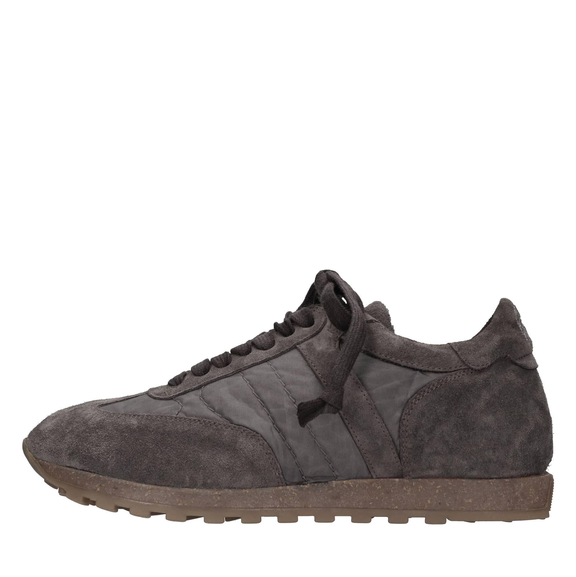 Sneakers in camoscio e tessuto 