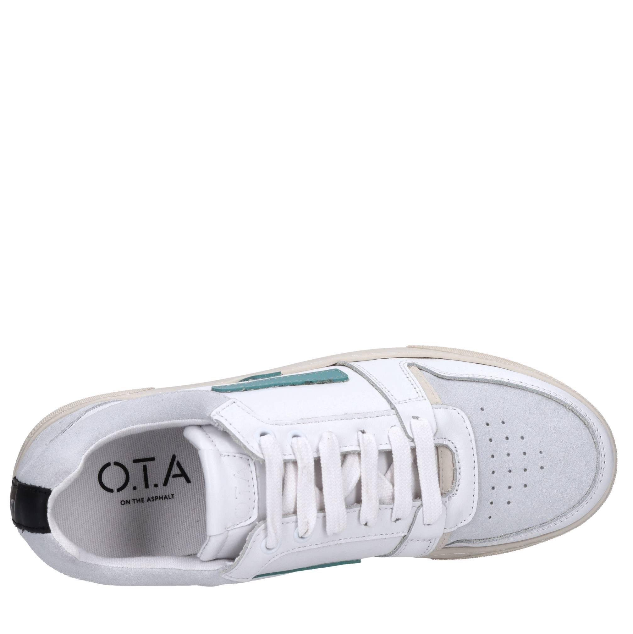Sneakers in pelle 
