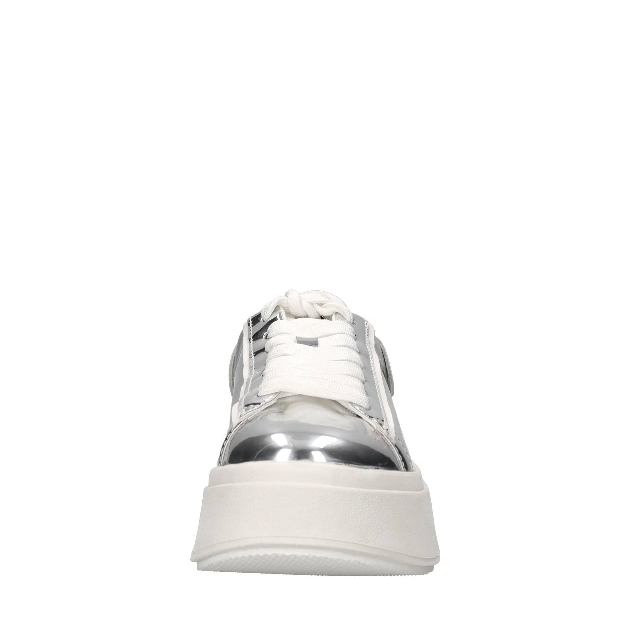 Sneakers in vernice 