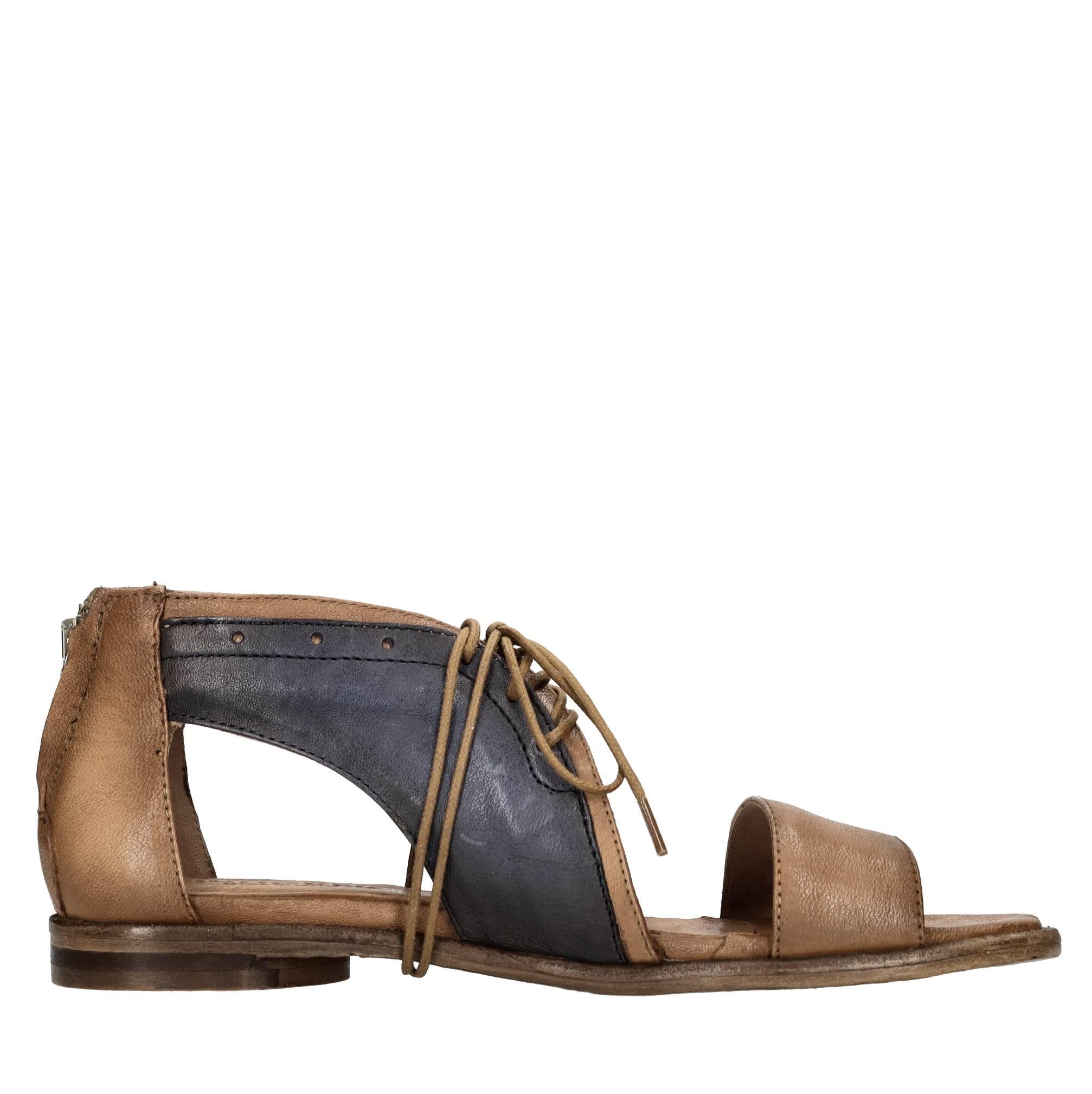 Sandali flat in pelle 