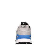 Sneakers in camoscio, ecopelle e tessuto 