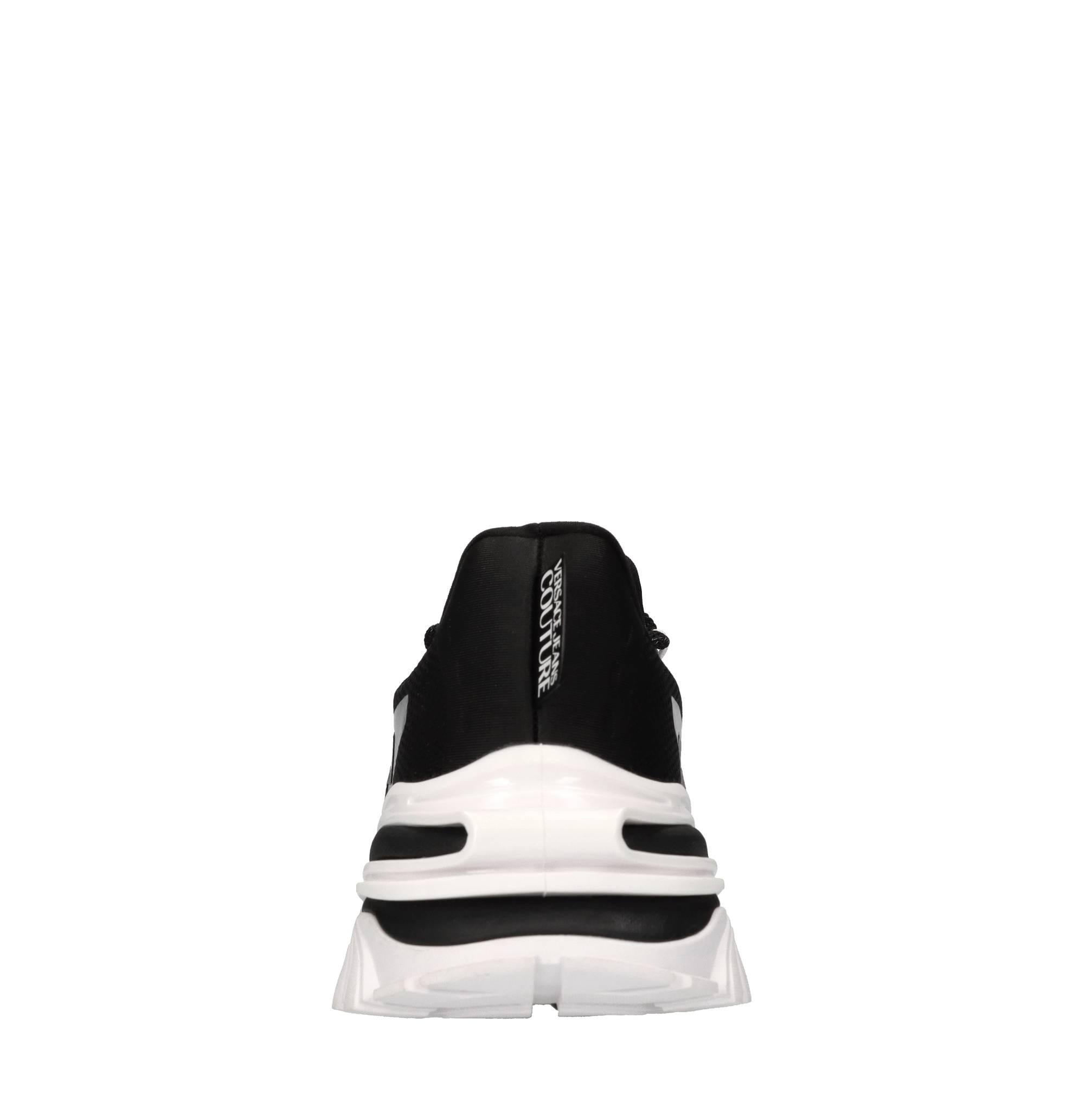 Sneakers in tessuto ed altre materie 