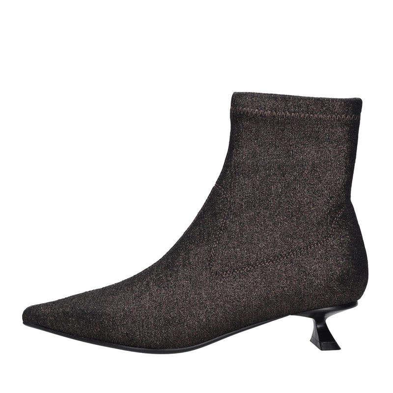 Stivaletti in tessuto elasticizzato. 