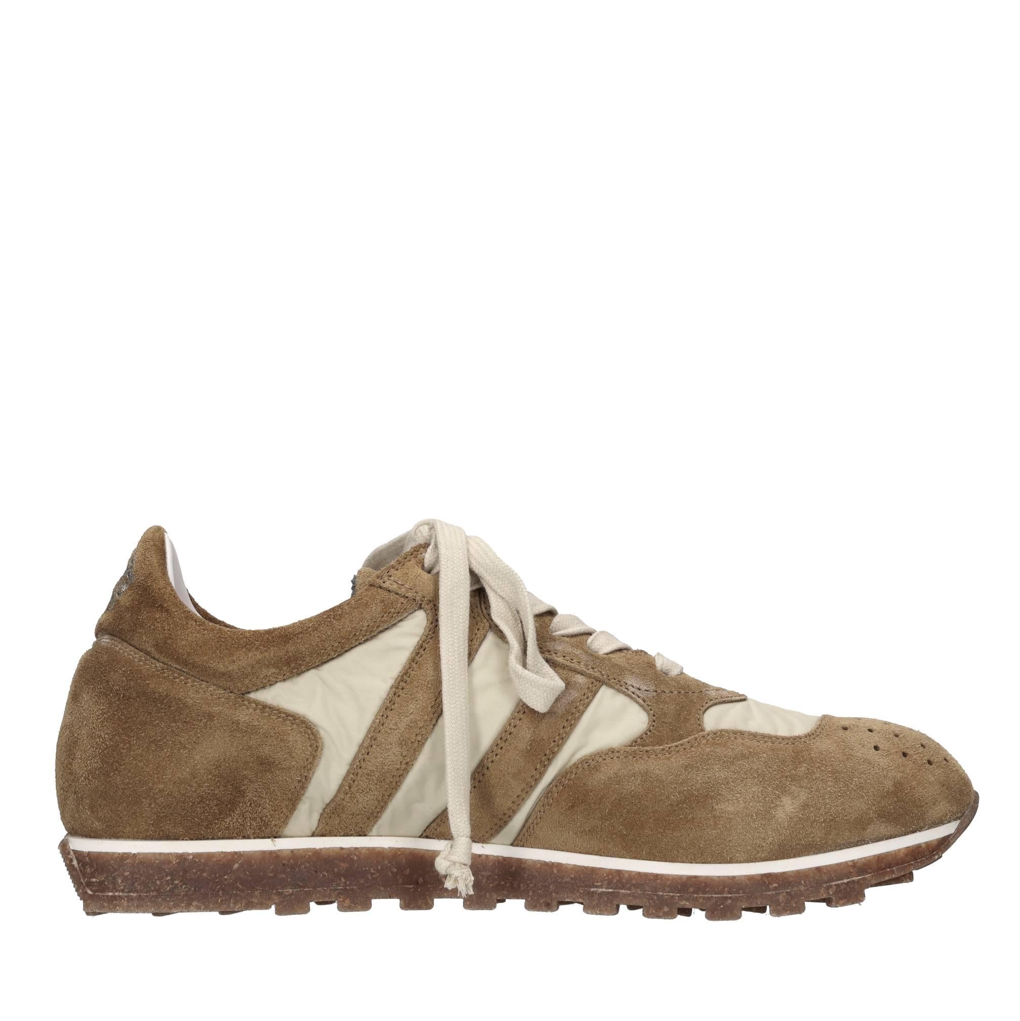 Sneakers in camoscio e tessuto 