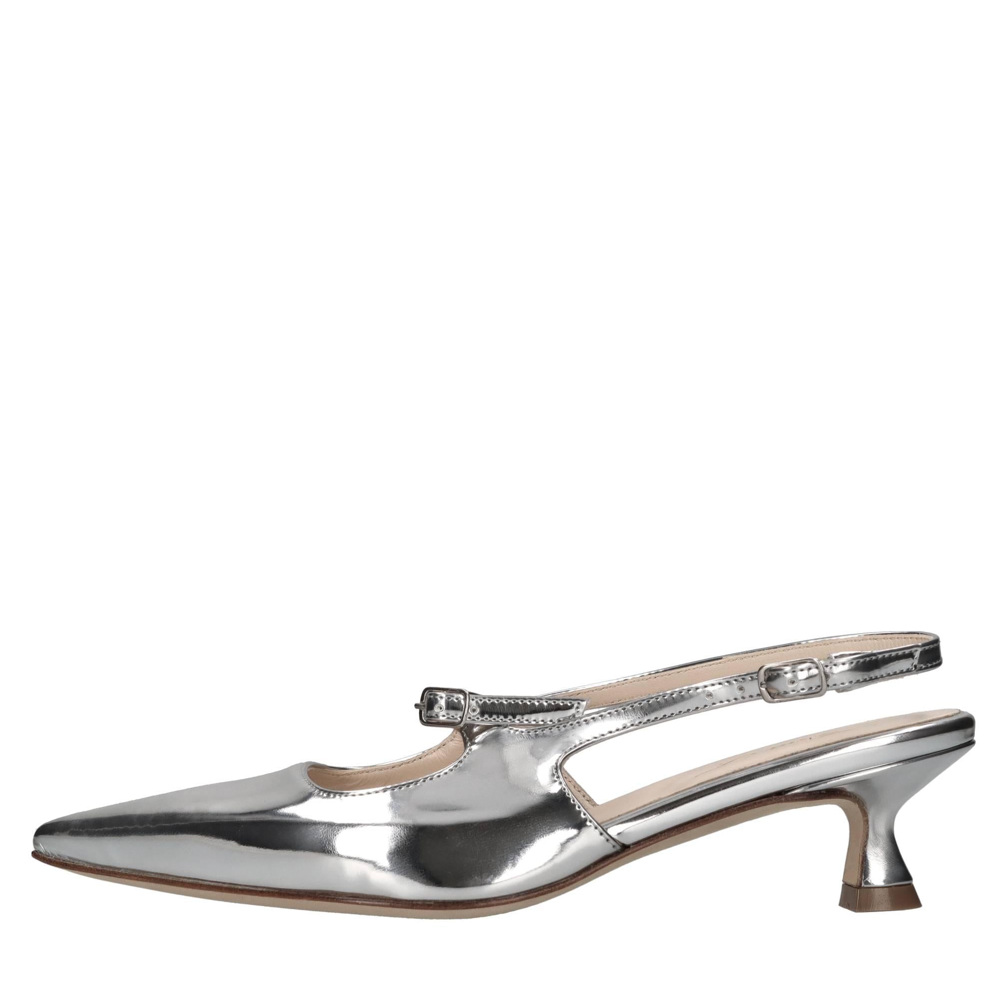 Décolleté slingback in vernice 