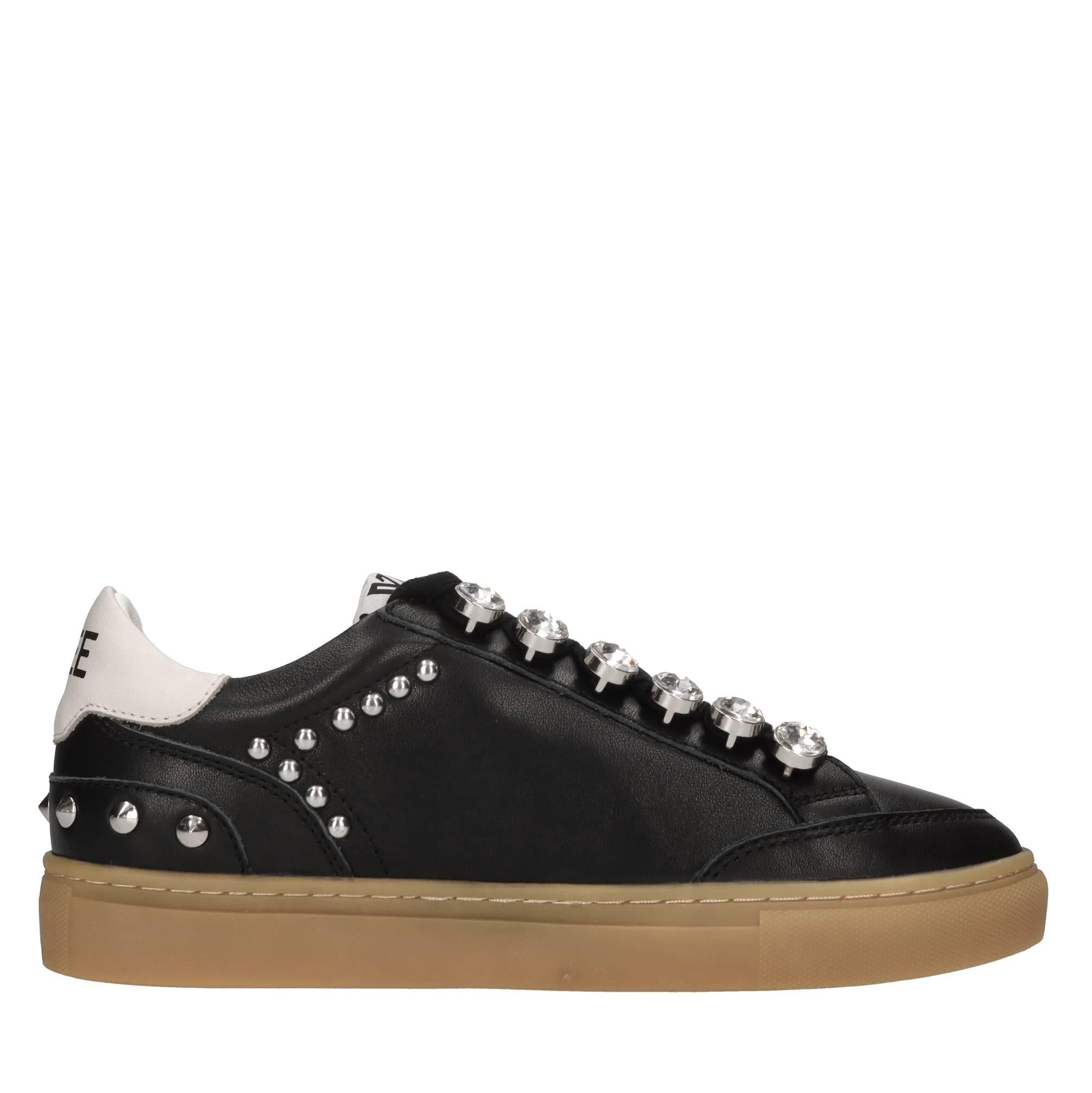 Sneakers in pelle,borchie e strass 