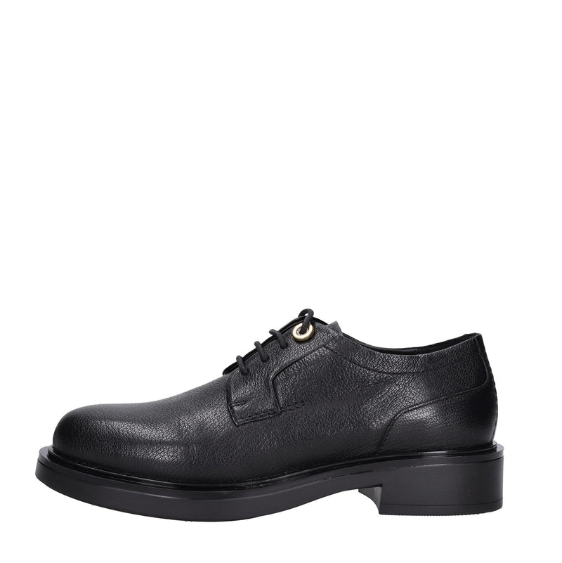 Stringate in pelle 