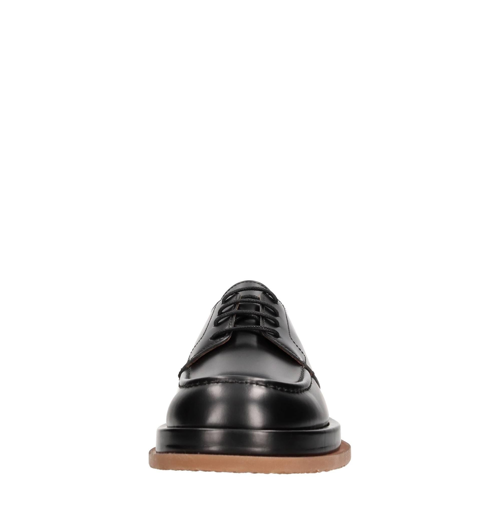 Stringate in pelle 
