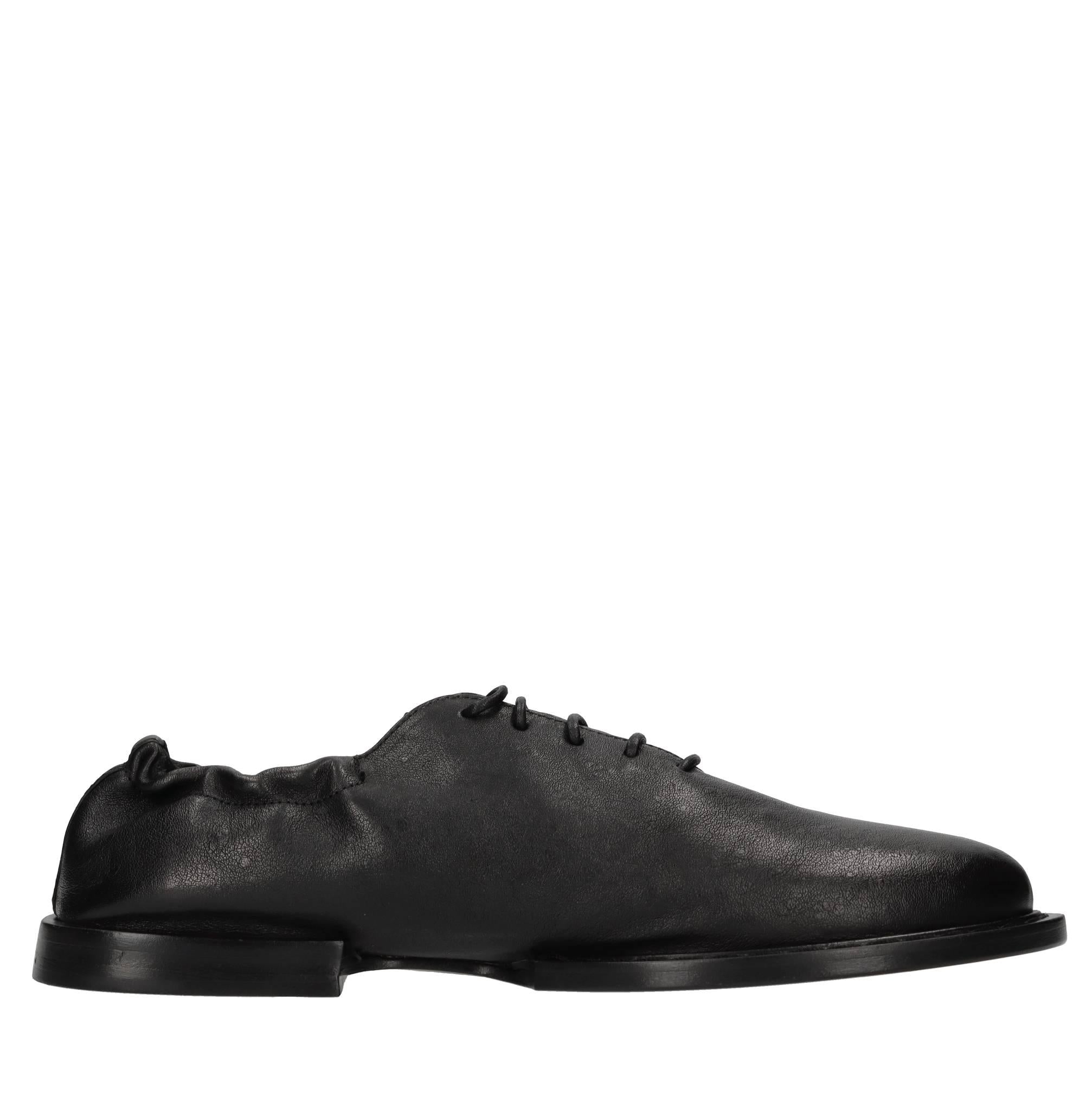 Stringate in pelle 