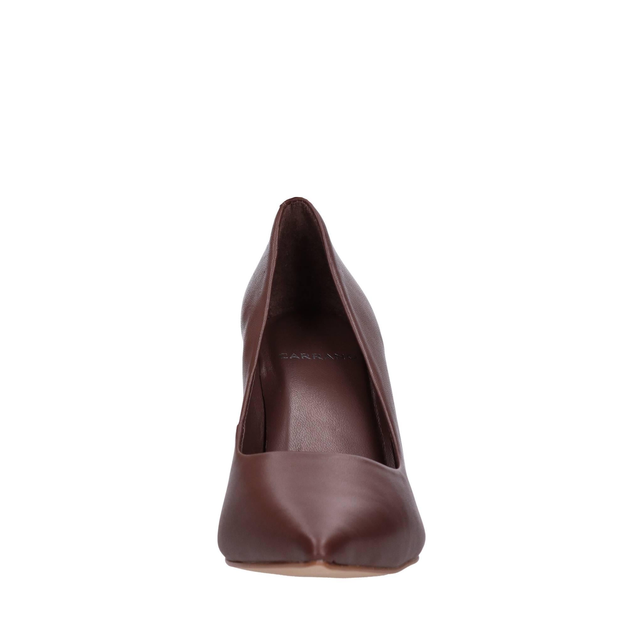 Décolleté in pelle. 