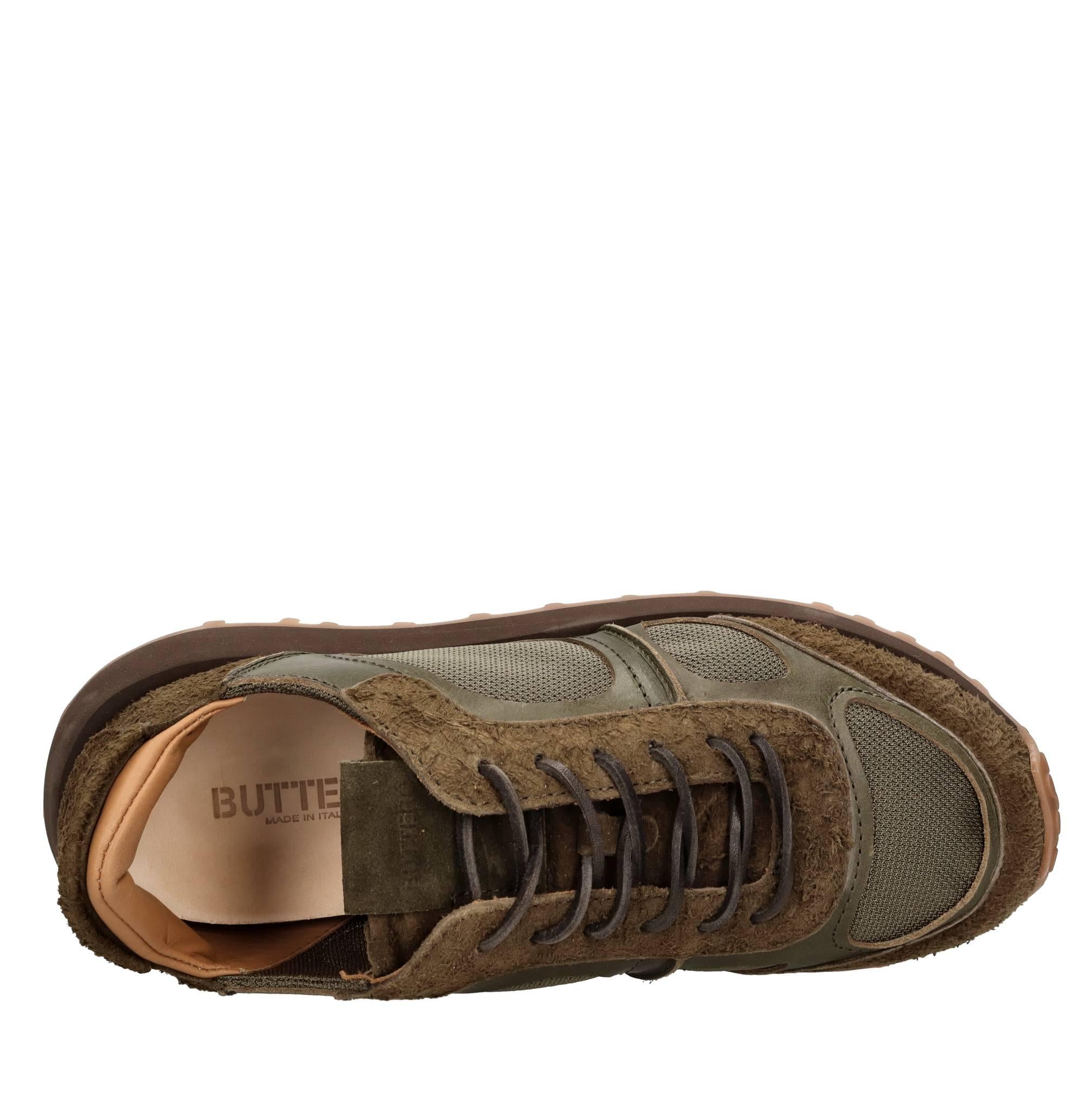 Sneakers in camoscio e tessuto 