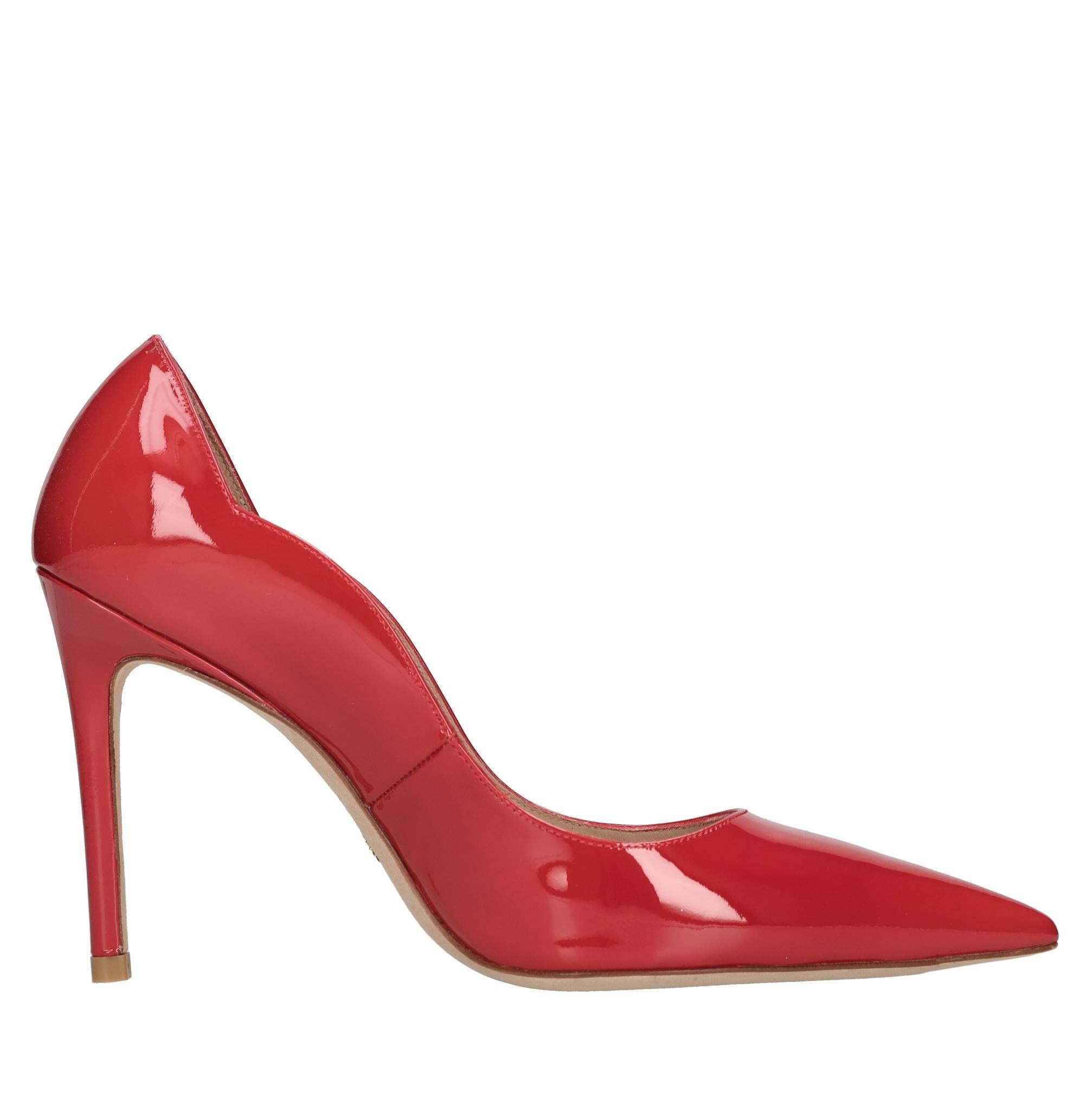 Décolleté in vernice modello STUART 100 SCLLOP 