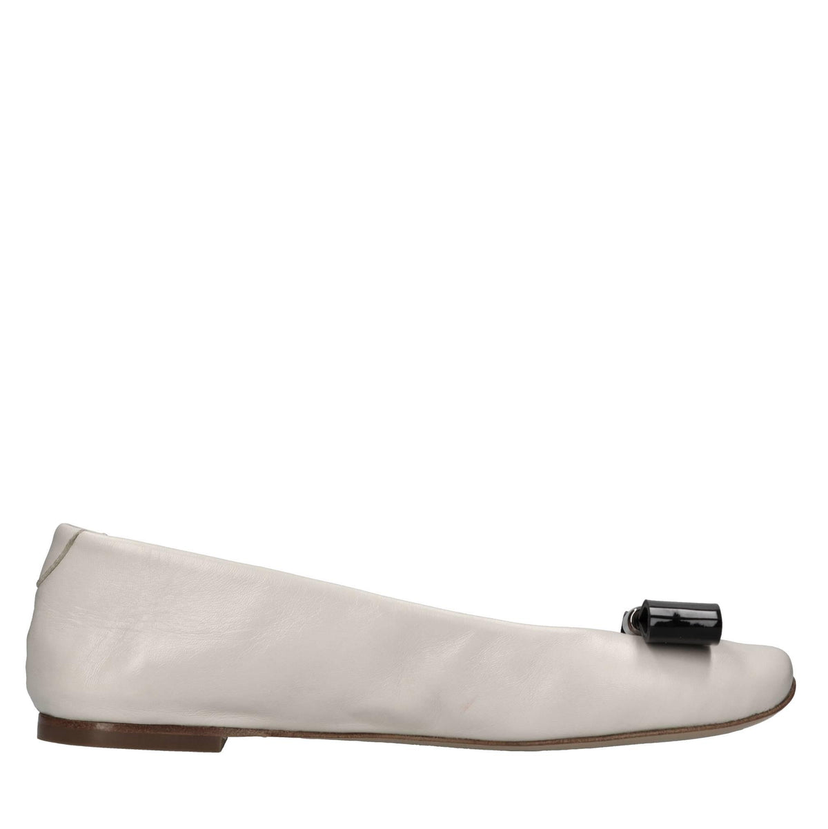 Ballerine in pelle con fiocco in vernice 