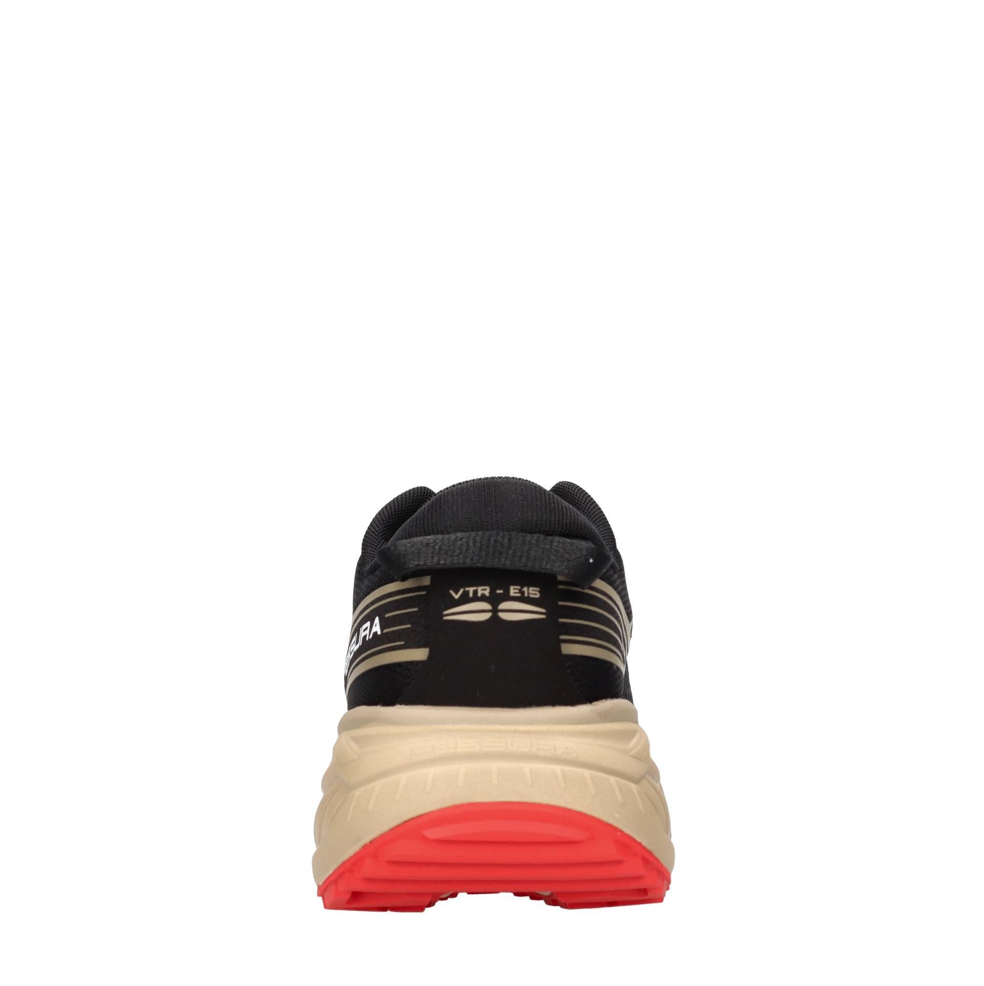 Sneakers modello in tessuto tecnico con inserti in gomma 