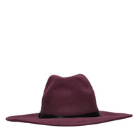 Cappello a tesa larga in feltro con banda in ecopelle ed accessorio color oro 