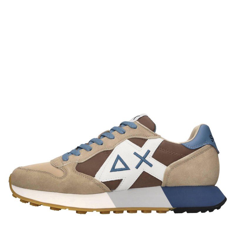 Sneakers in camoscio pelle e tessuto. 