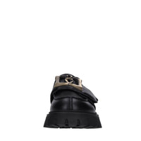 Mocassini in pelle con logo color oro brunito 