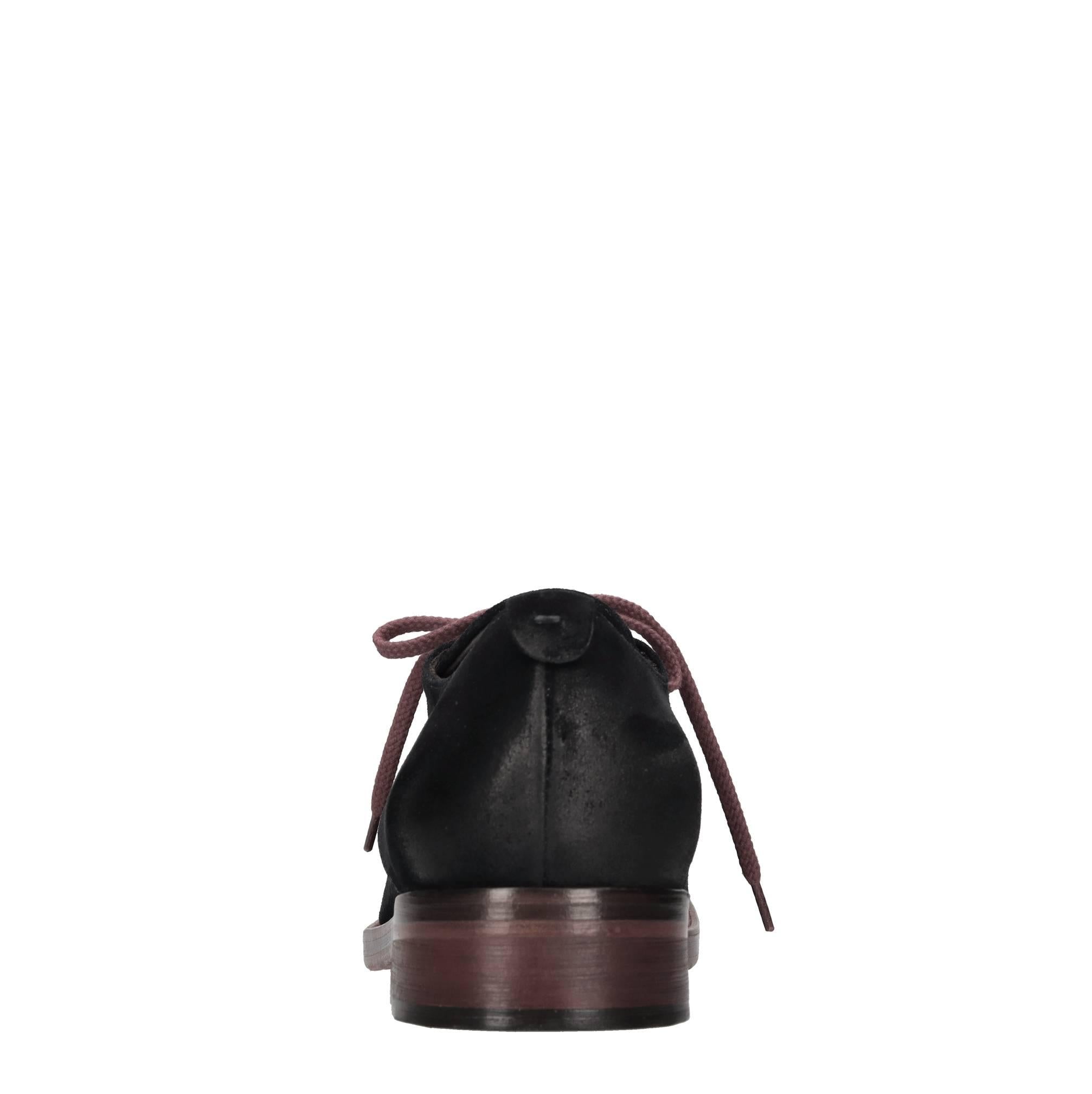 Stringate modello COLLIN 1 in camoscio 