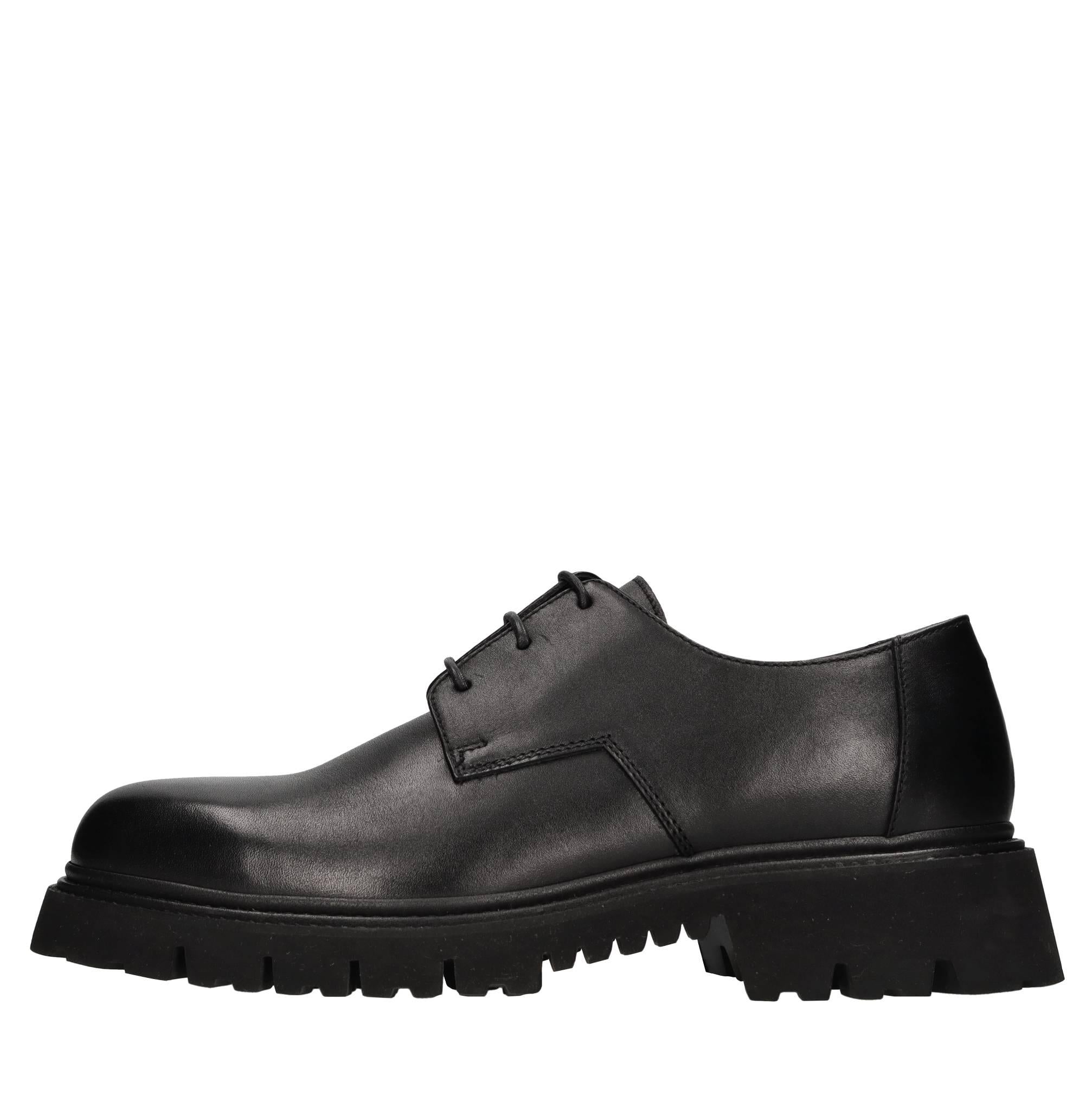 Stringate in pelle 