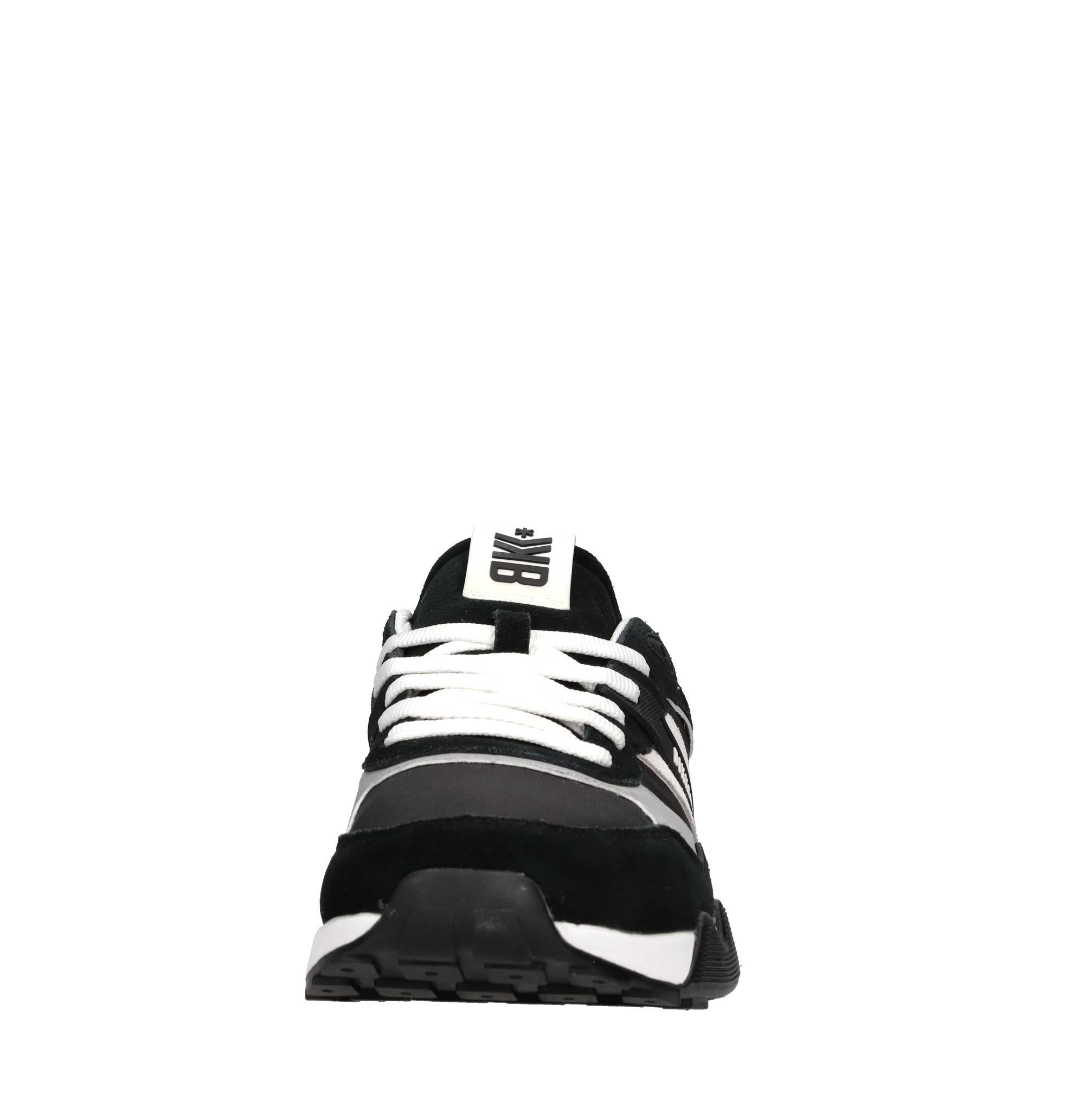 Sneakers in camoscio, ecopelle e tessuto 