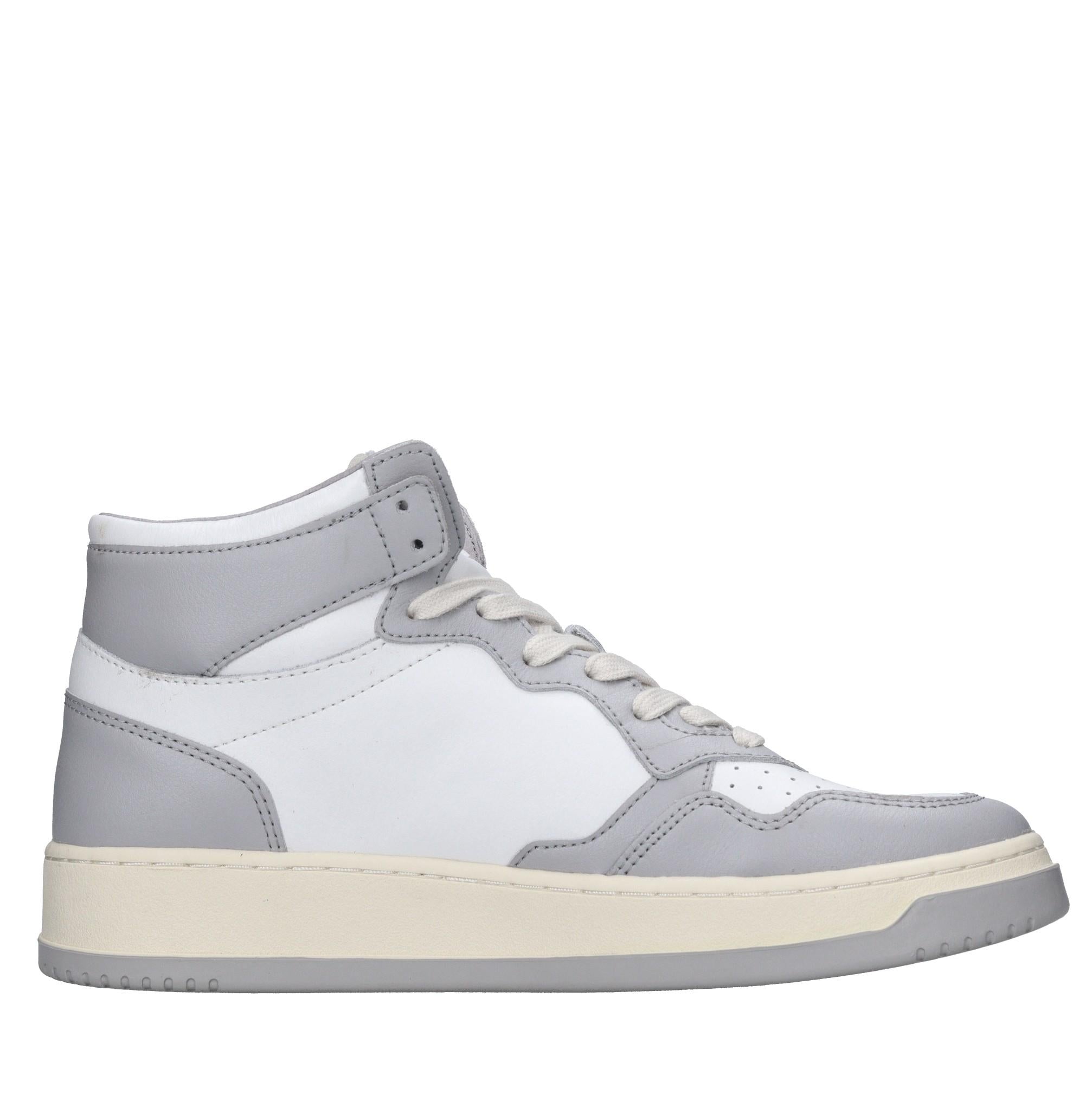 Sneakers in pelle 