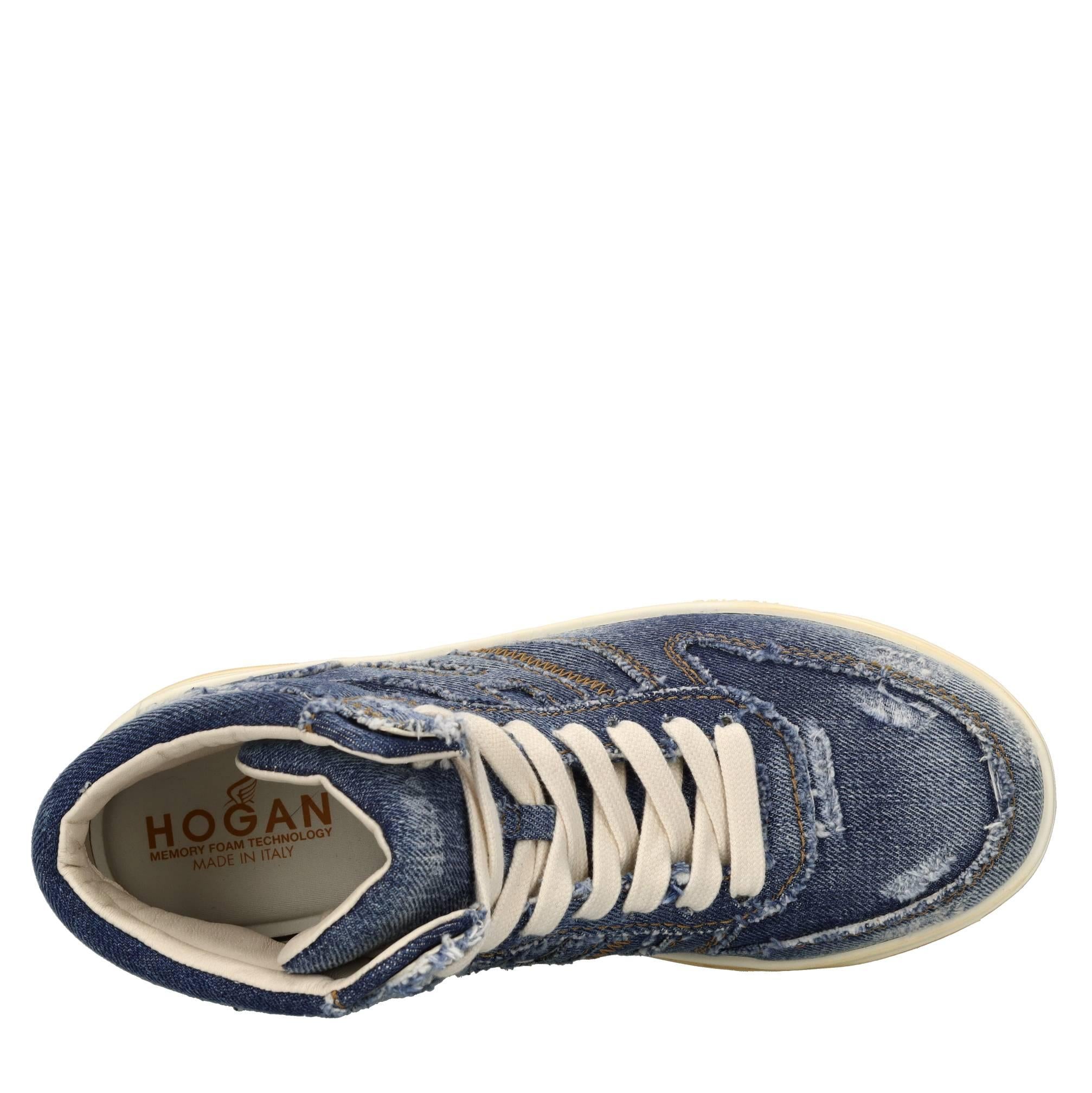 Sneakers in denim 