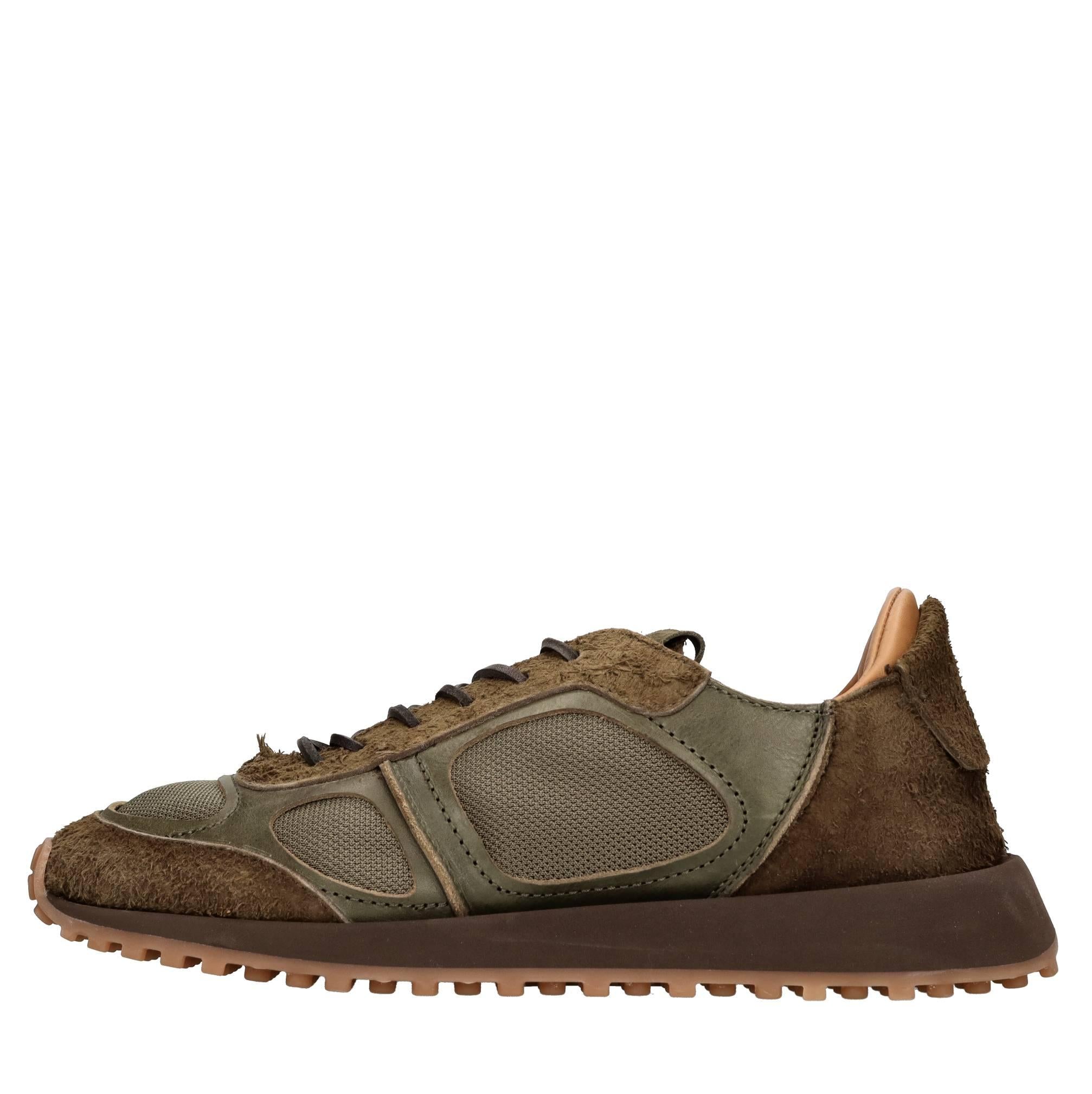 Sneakers in camoscio e tessuto 