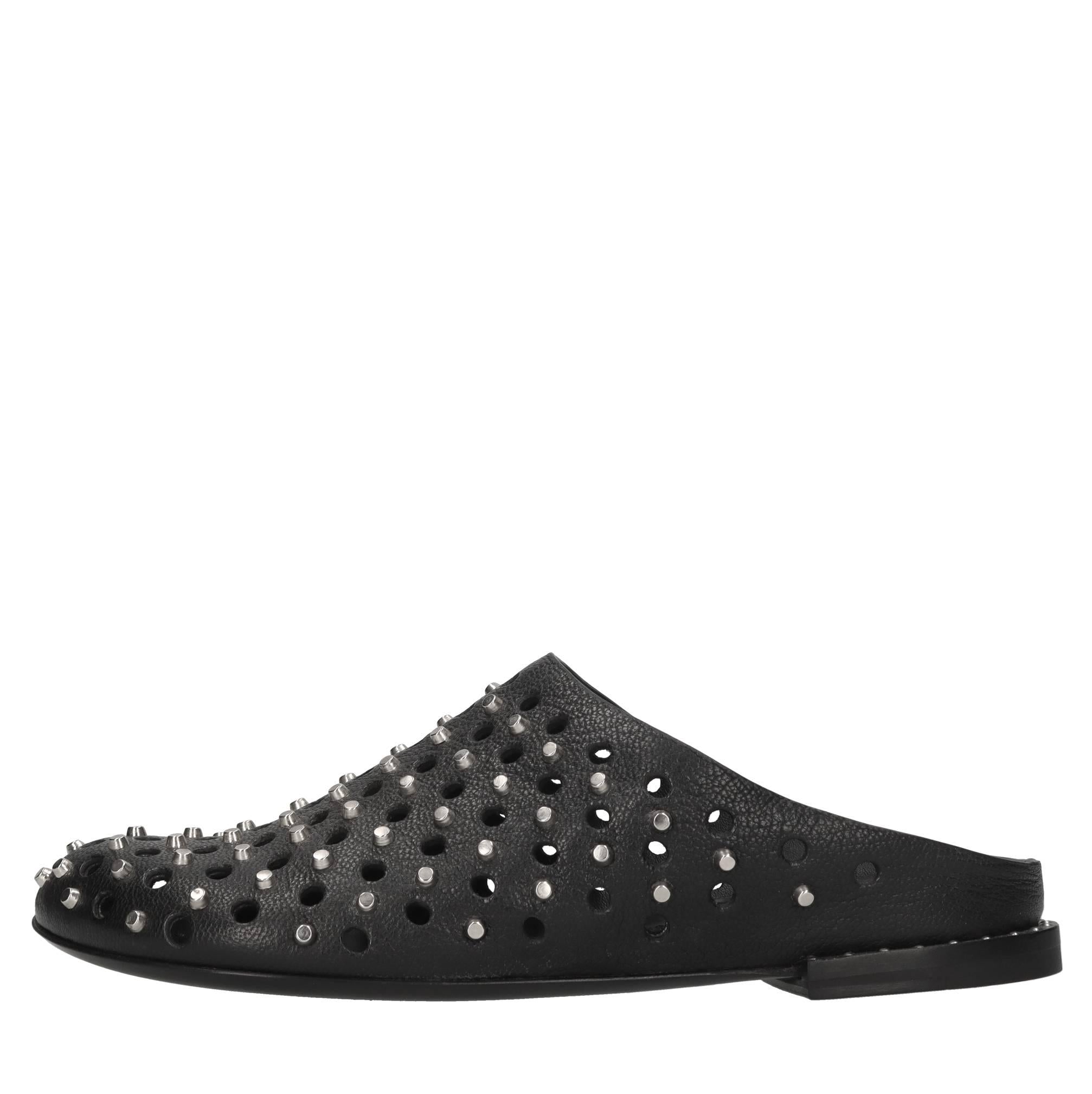 Sabot in pelle e borchie 