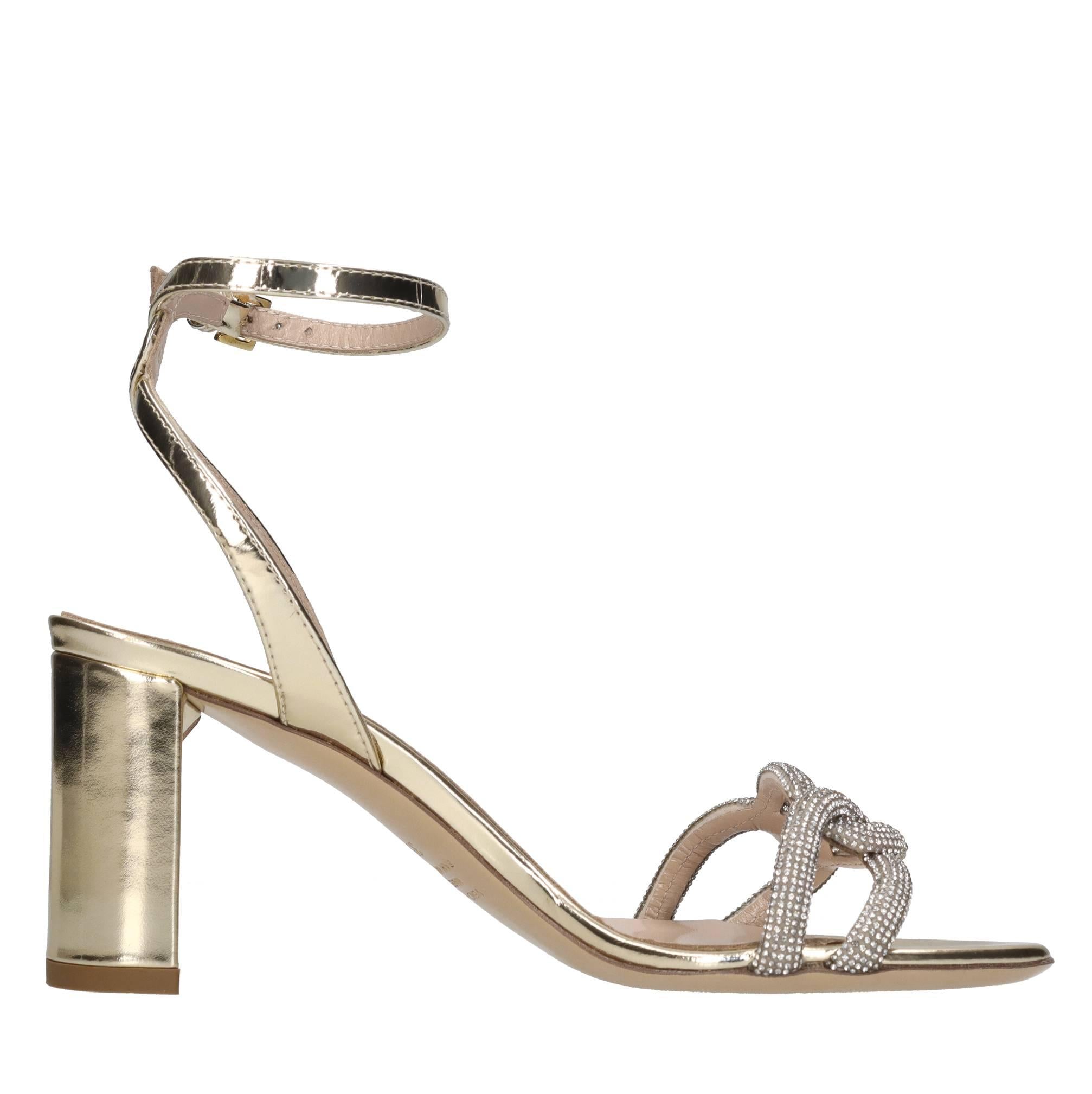 Sandali in pelle e microstrass 