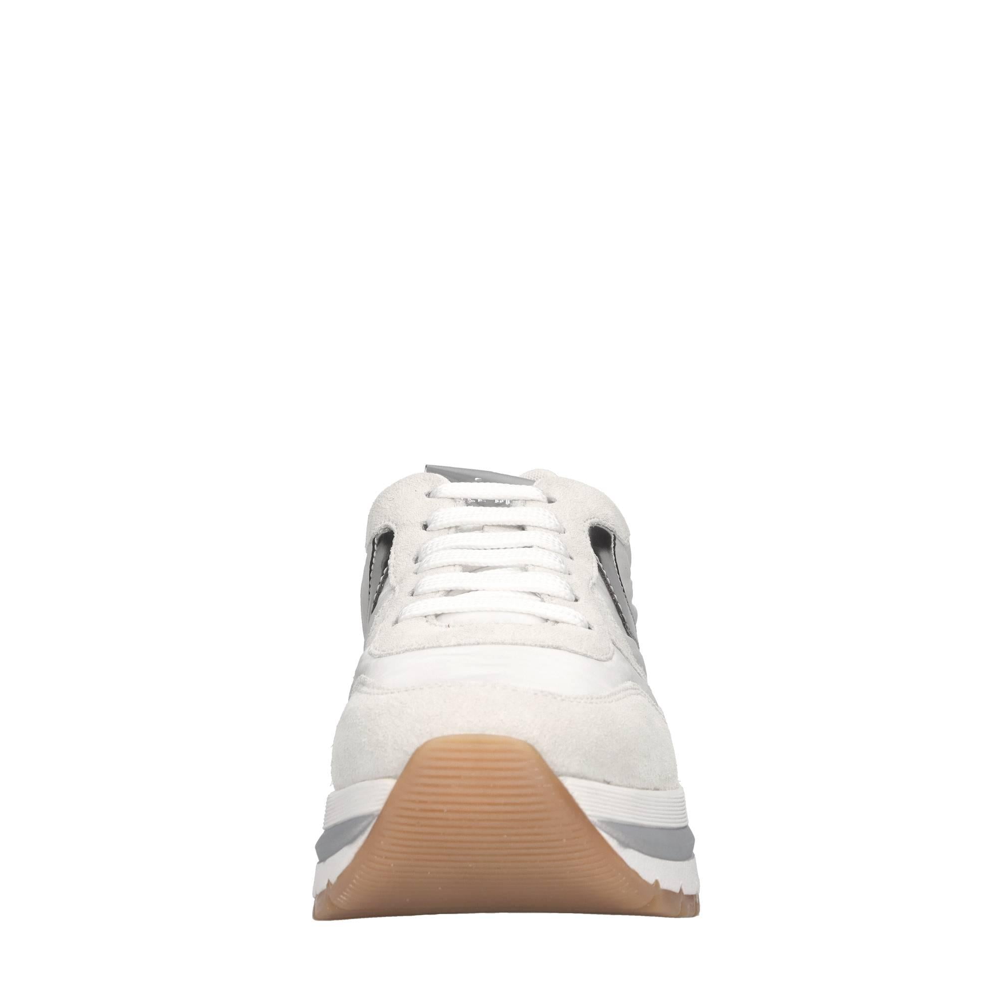 Sneakers in camoscio e tessuto 