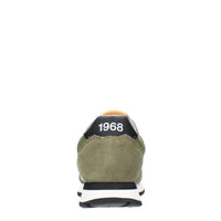 Sneakers in camoscio e tessuto 