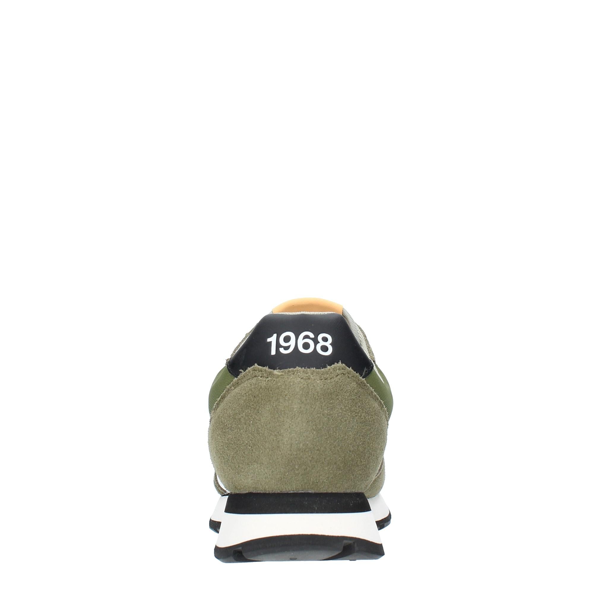 Sneakers in camoscio e tessuto 