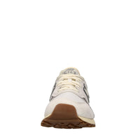 Sneakers in camoscio e tessuto. 