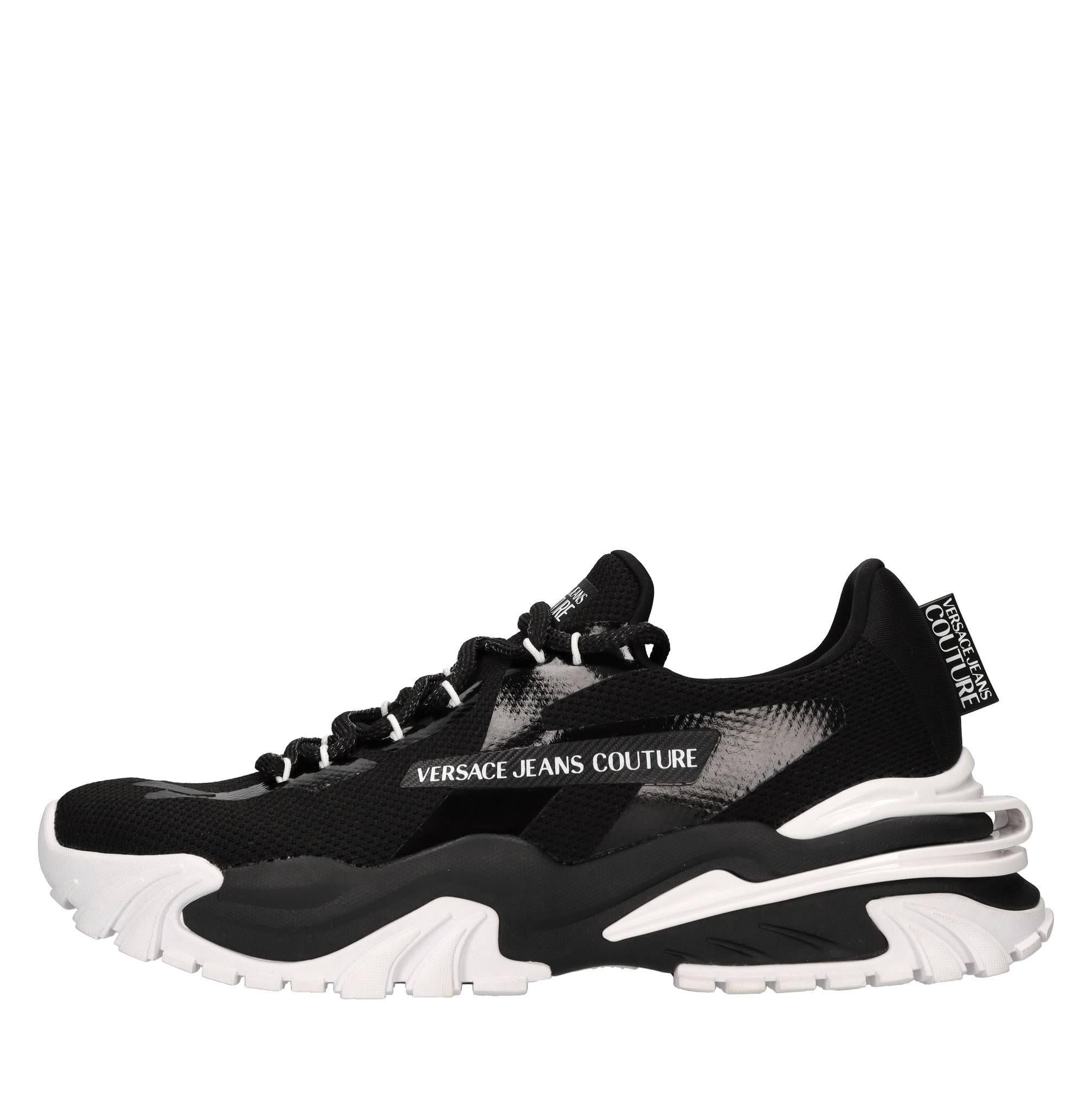 Sneakers in tessuto ed altre materie 
