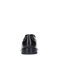 Stringate modello SIENA MILLE 885 in pelle e borchie 