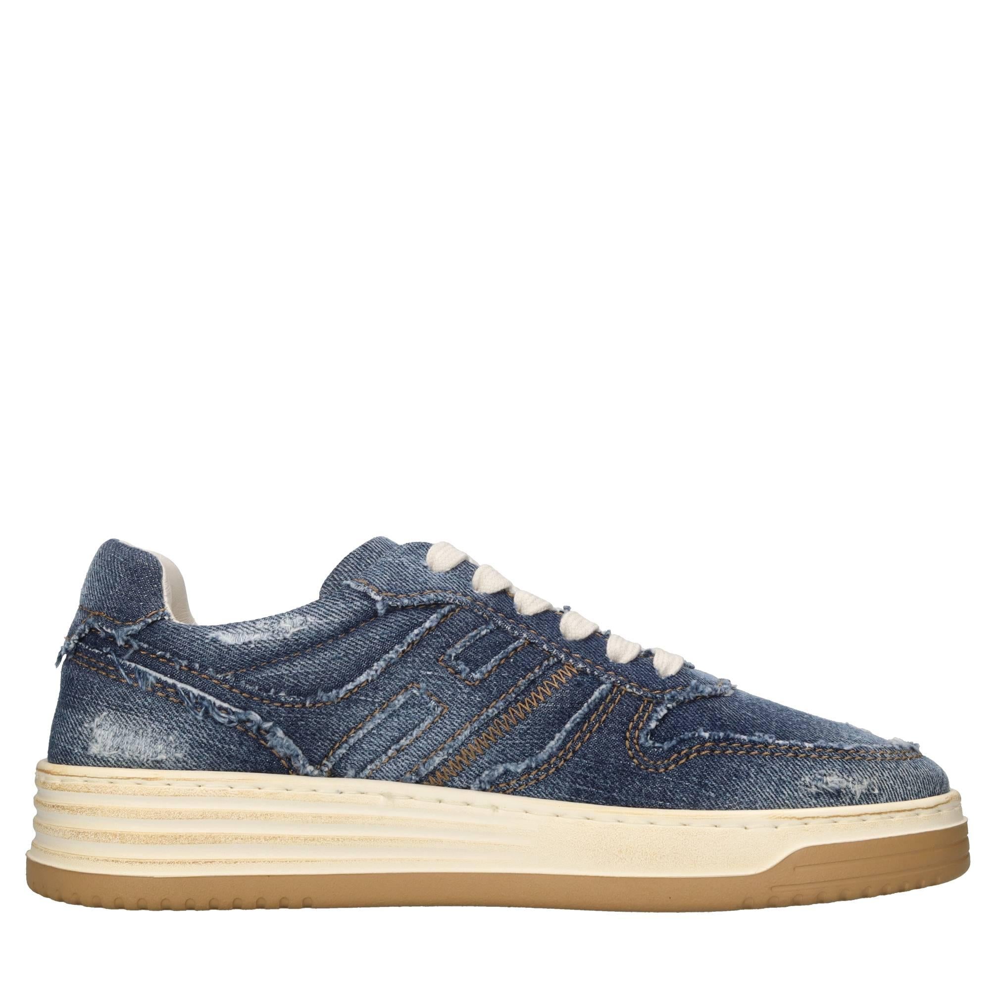 Sneakers in denim 