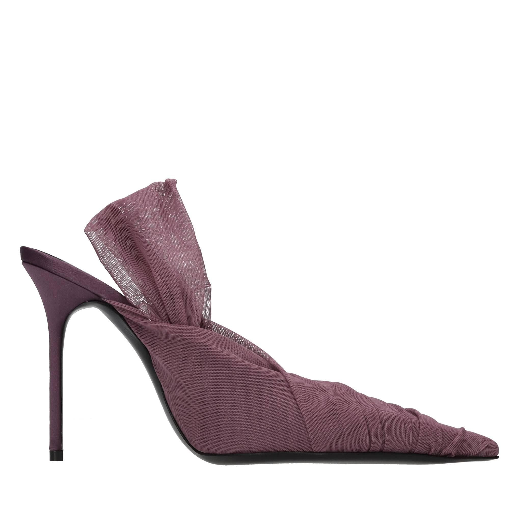 Décolleté slingback in tulle 