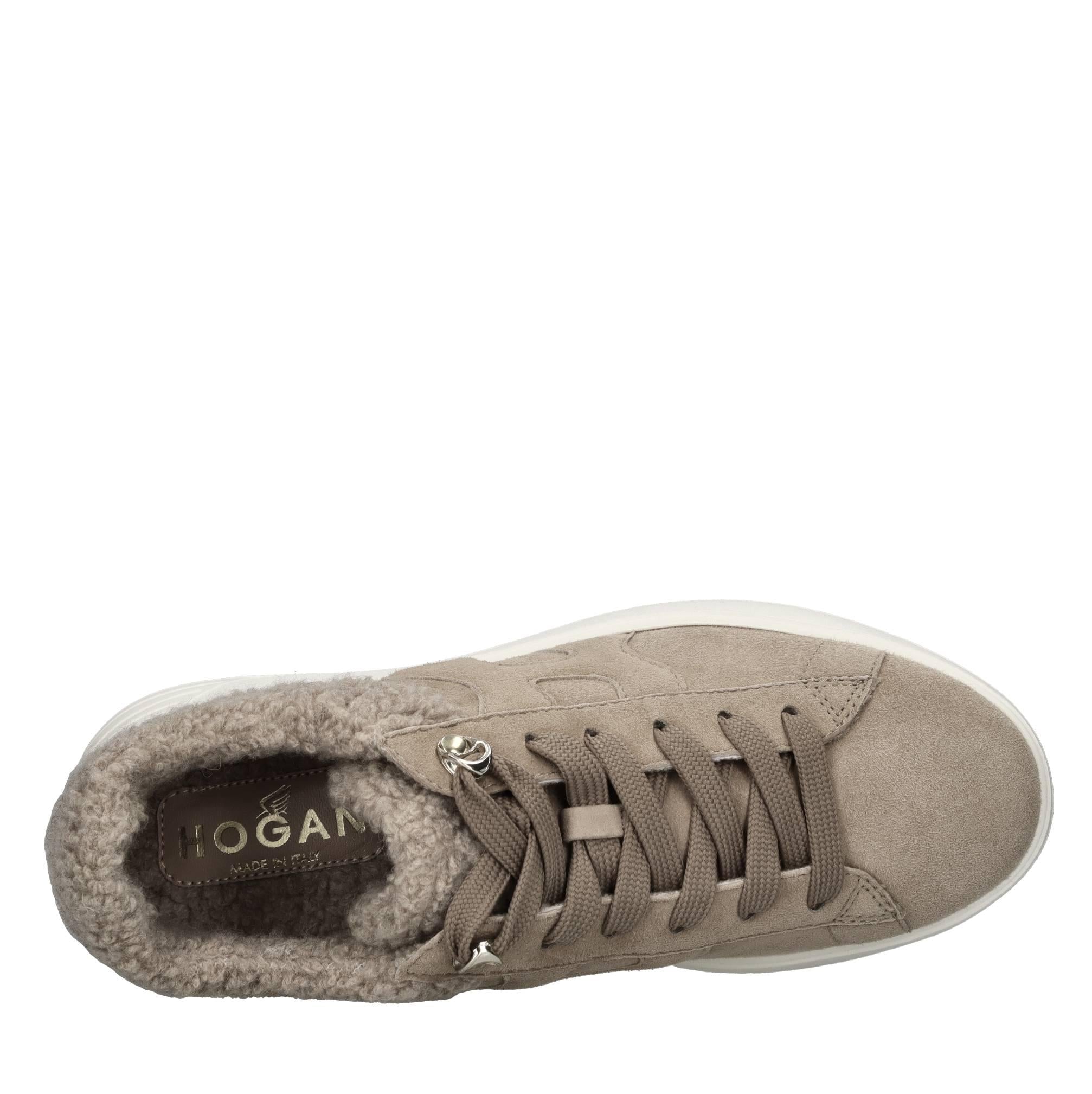 Sneakers in camoscio e tessuto 