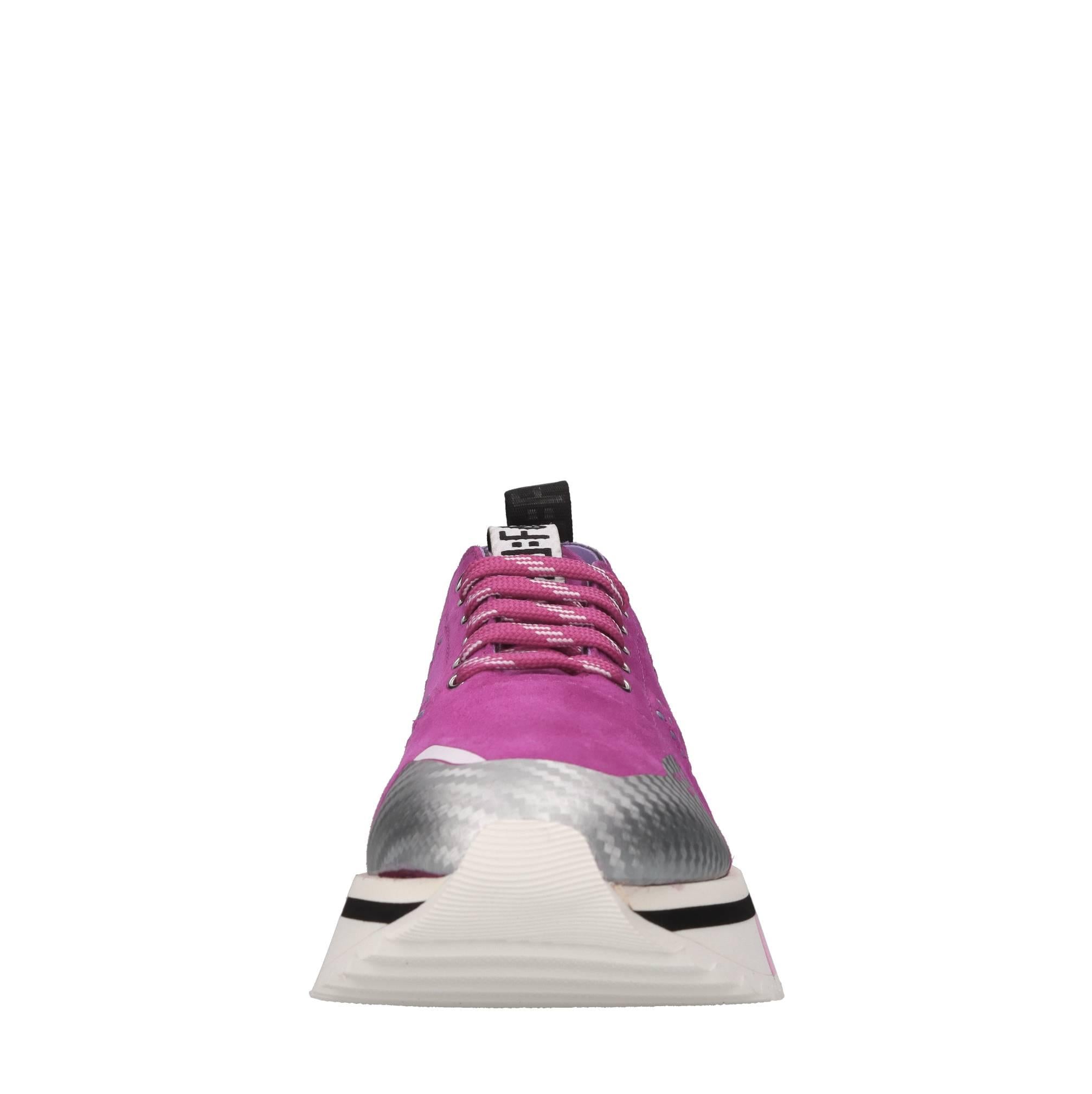Sneakers in camoscio e tessuto 
