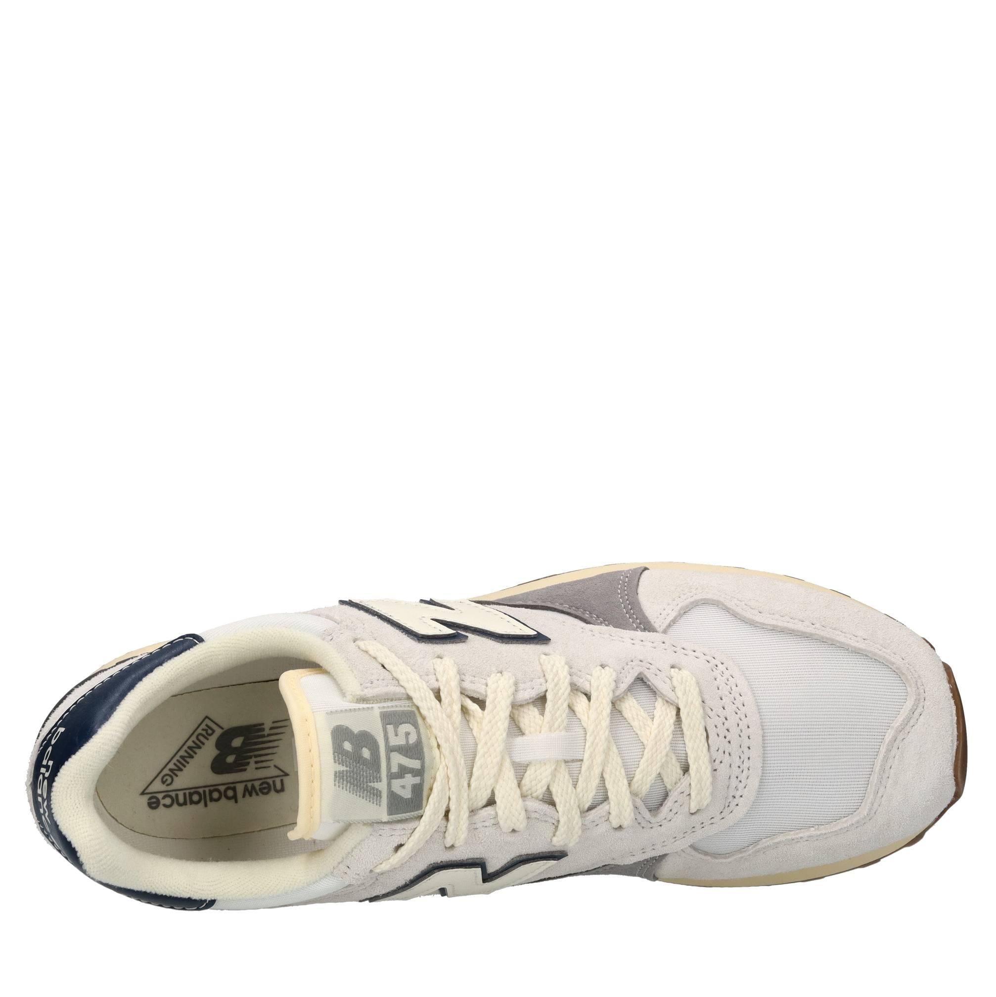 Sneakers in camoscio e tessuto. 