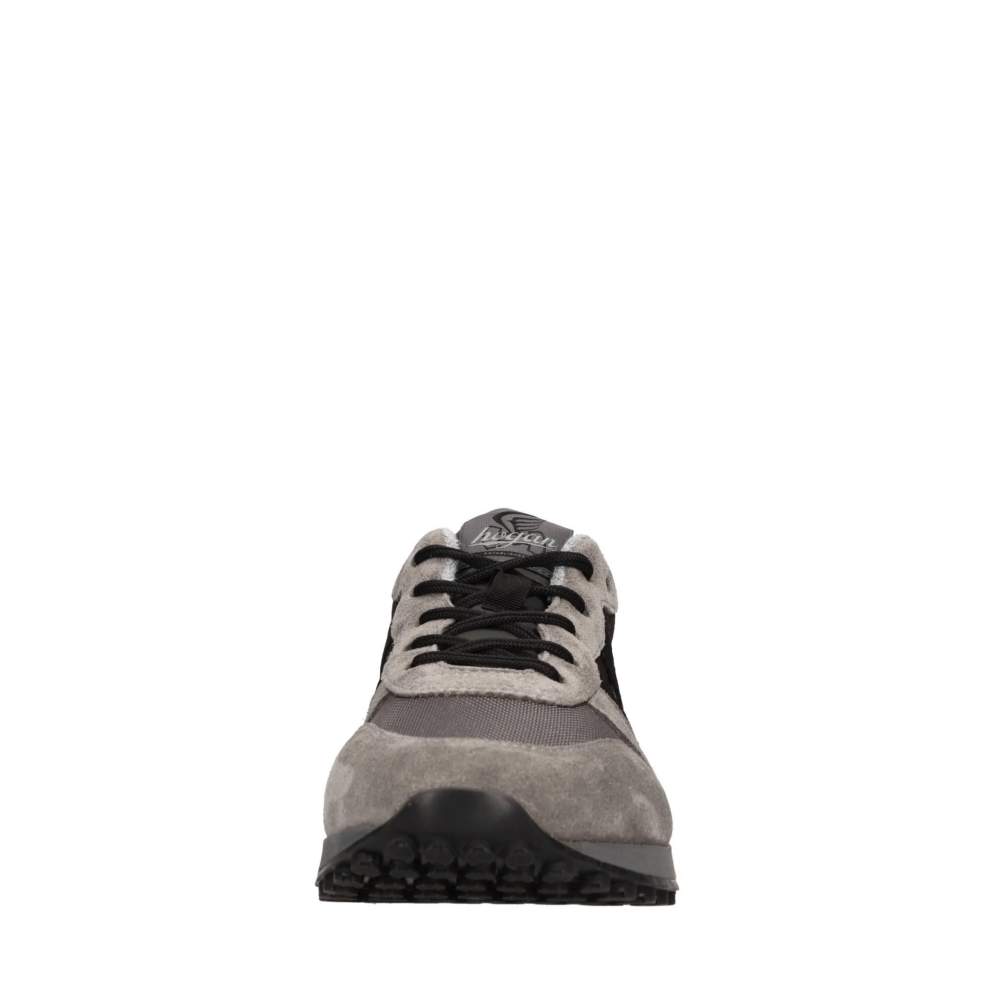 Sneakers in camoscio e tessuto 