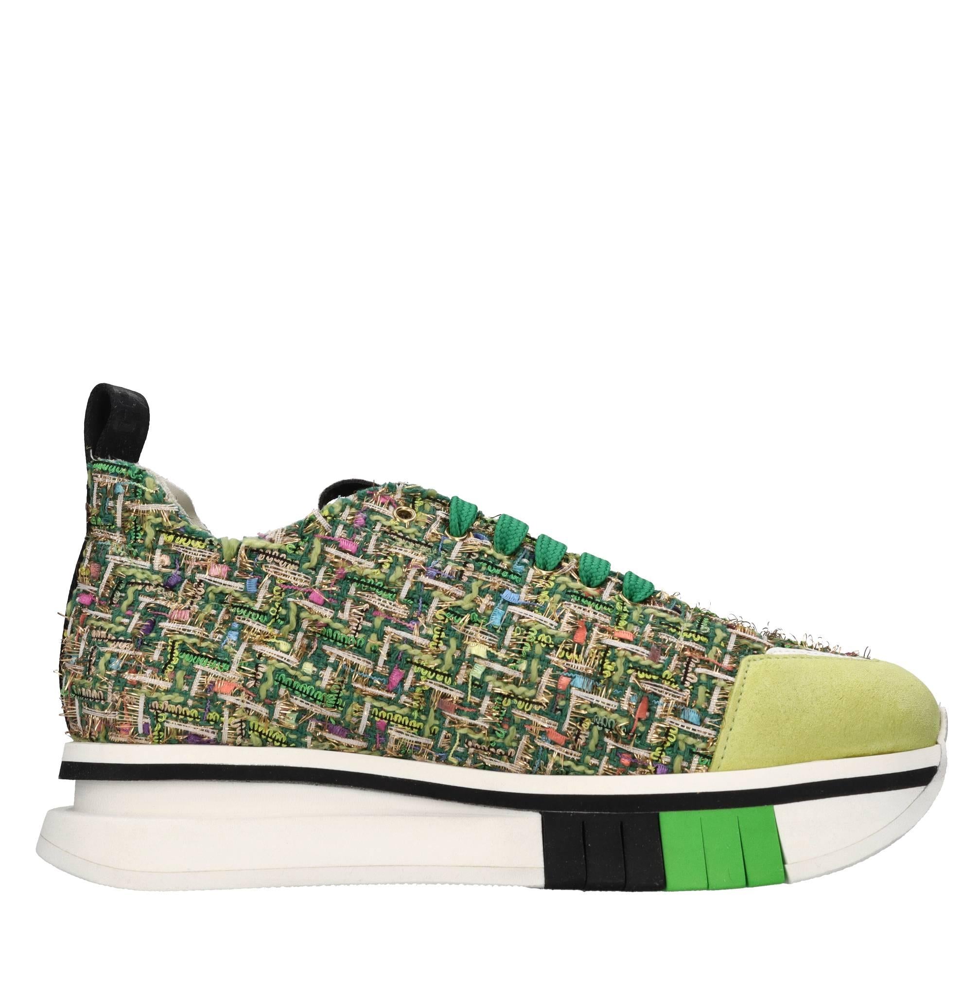 Sneakers in tessuto con inserti in camoscio 