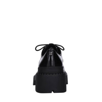 Stringate in pelle 