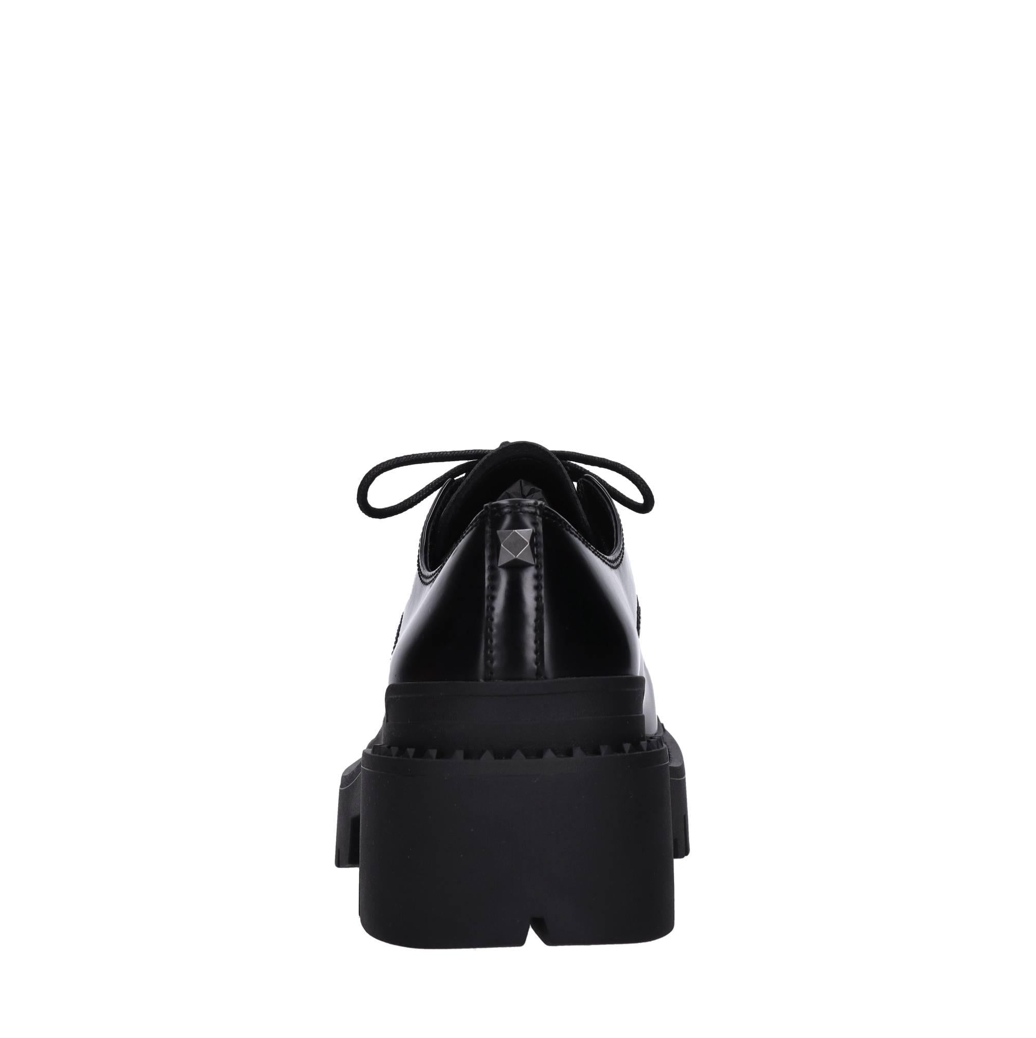 Stringate in pelle 