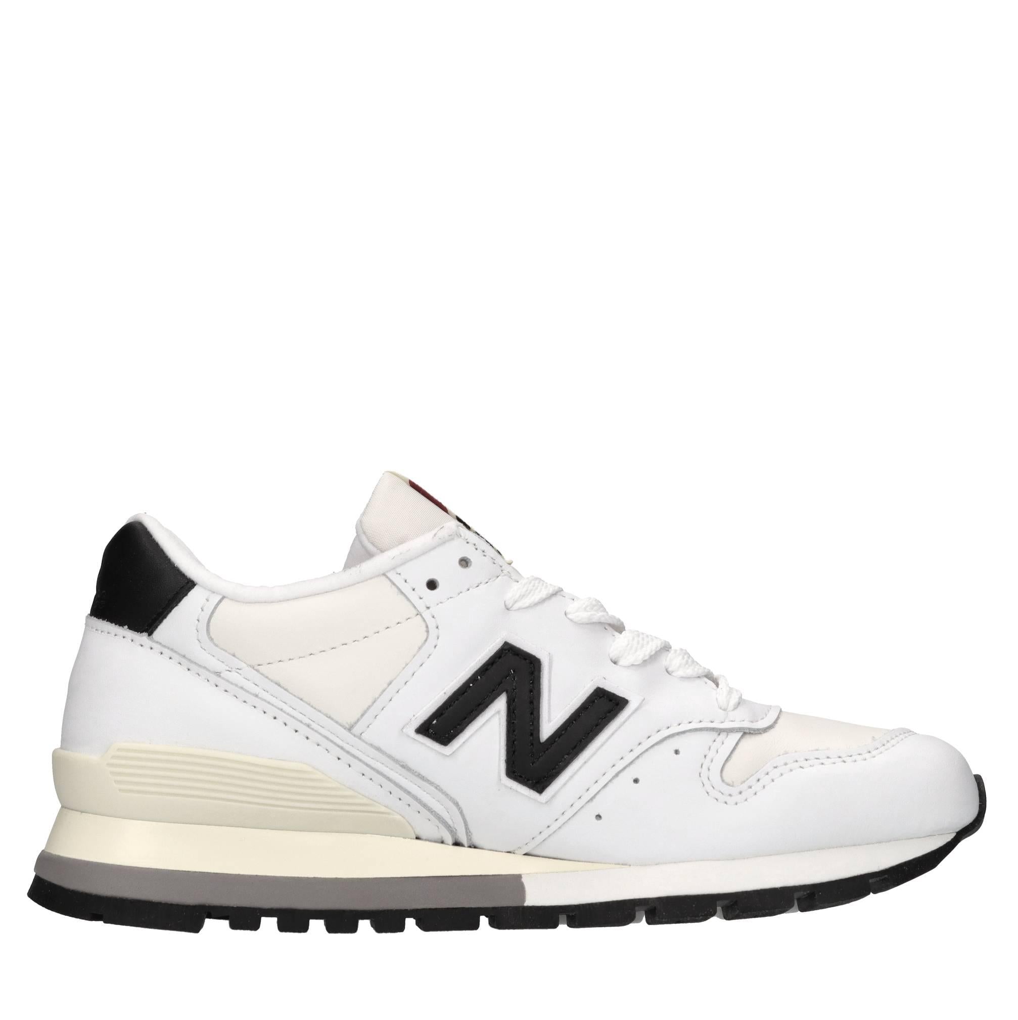 Sneakers in pelle e tessuto 