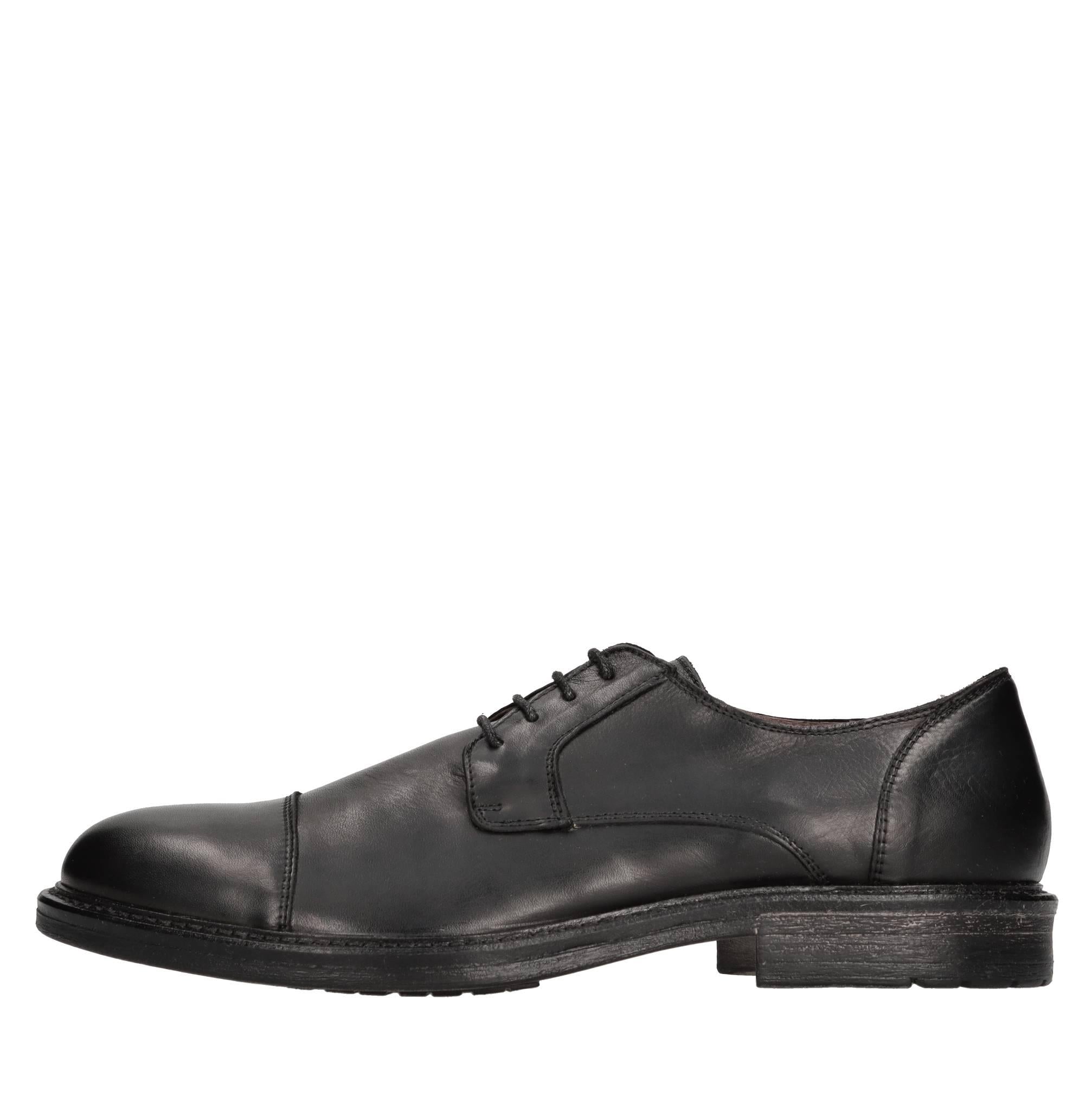 Stringate in pelle 